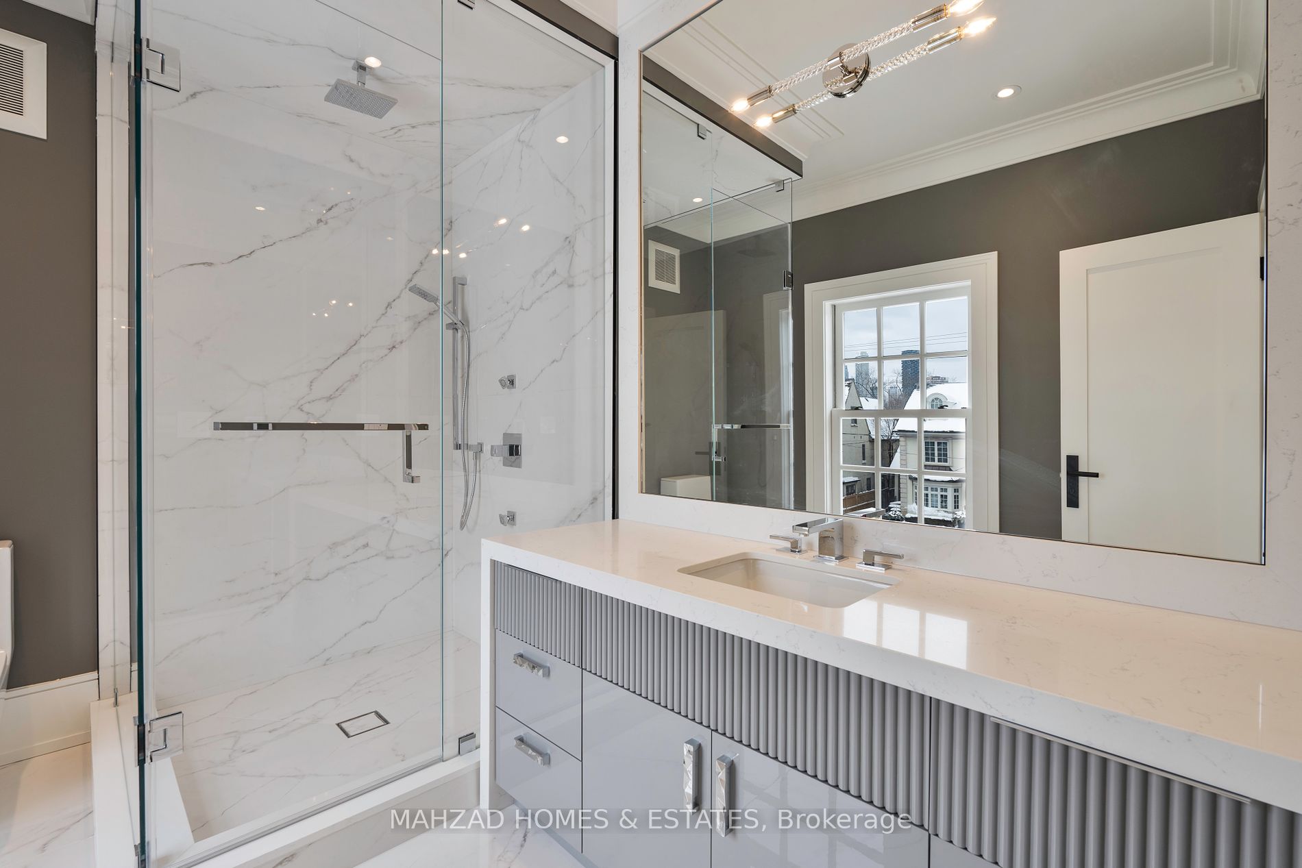 230 Dunvegan Rd