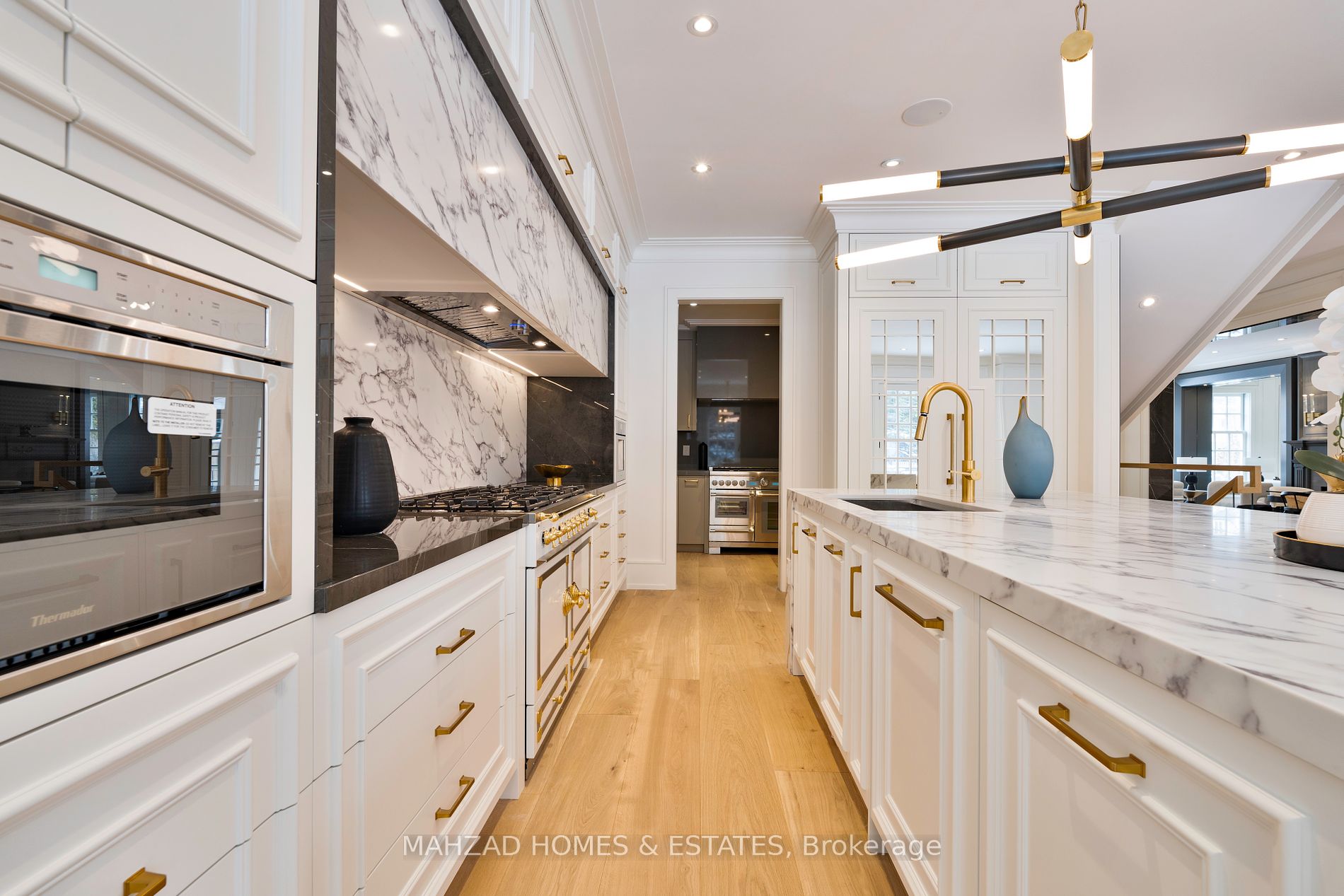 230 Dunvegan Rd