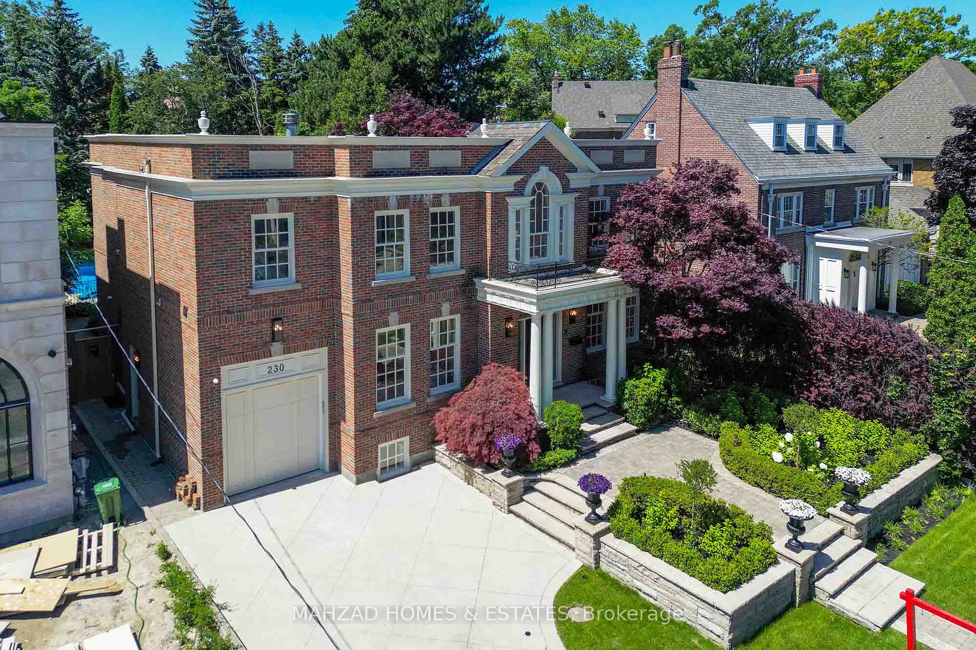 230 Dunvegan Rd