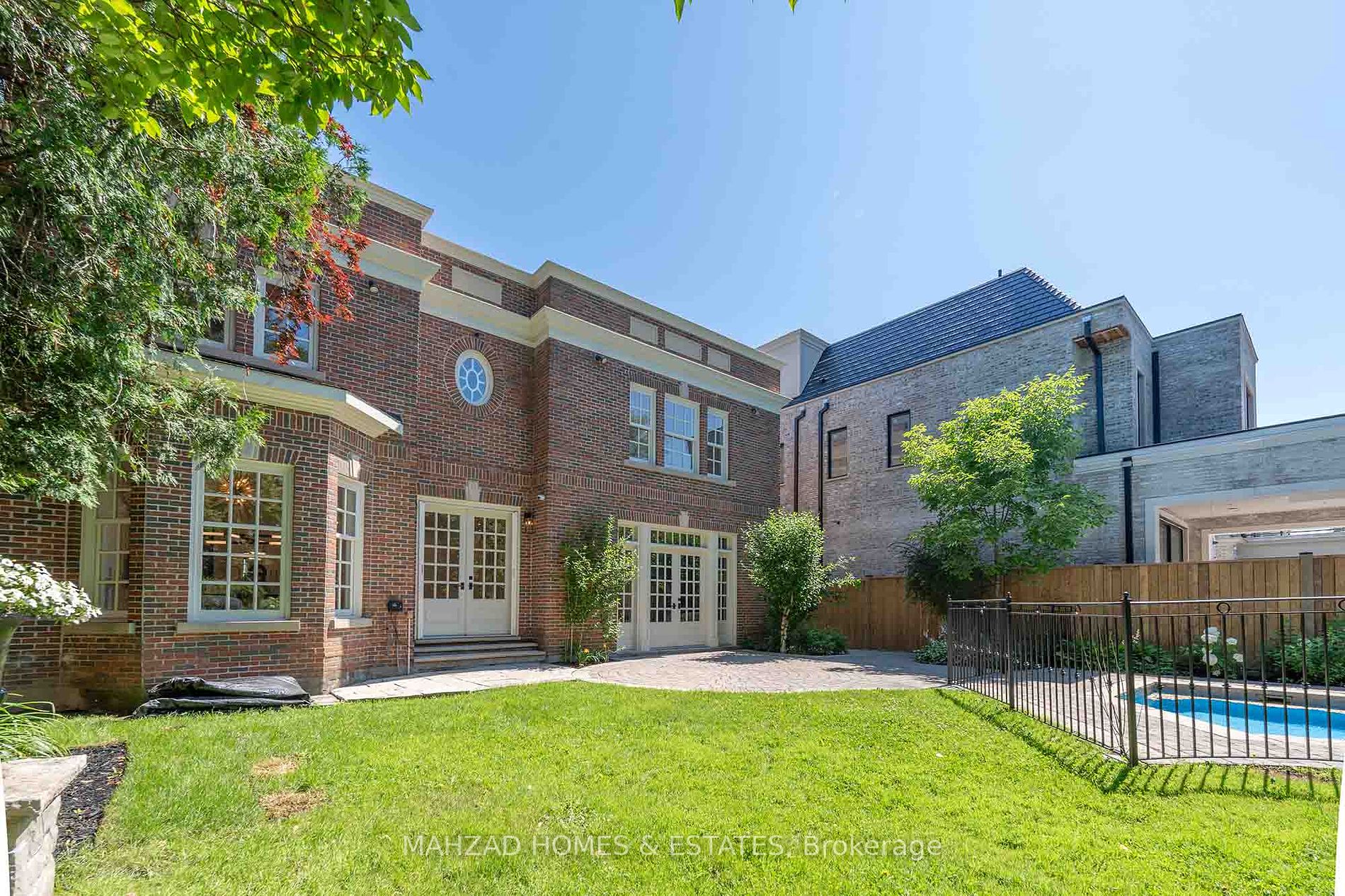 230 Dunvegan Rd