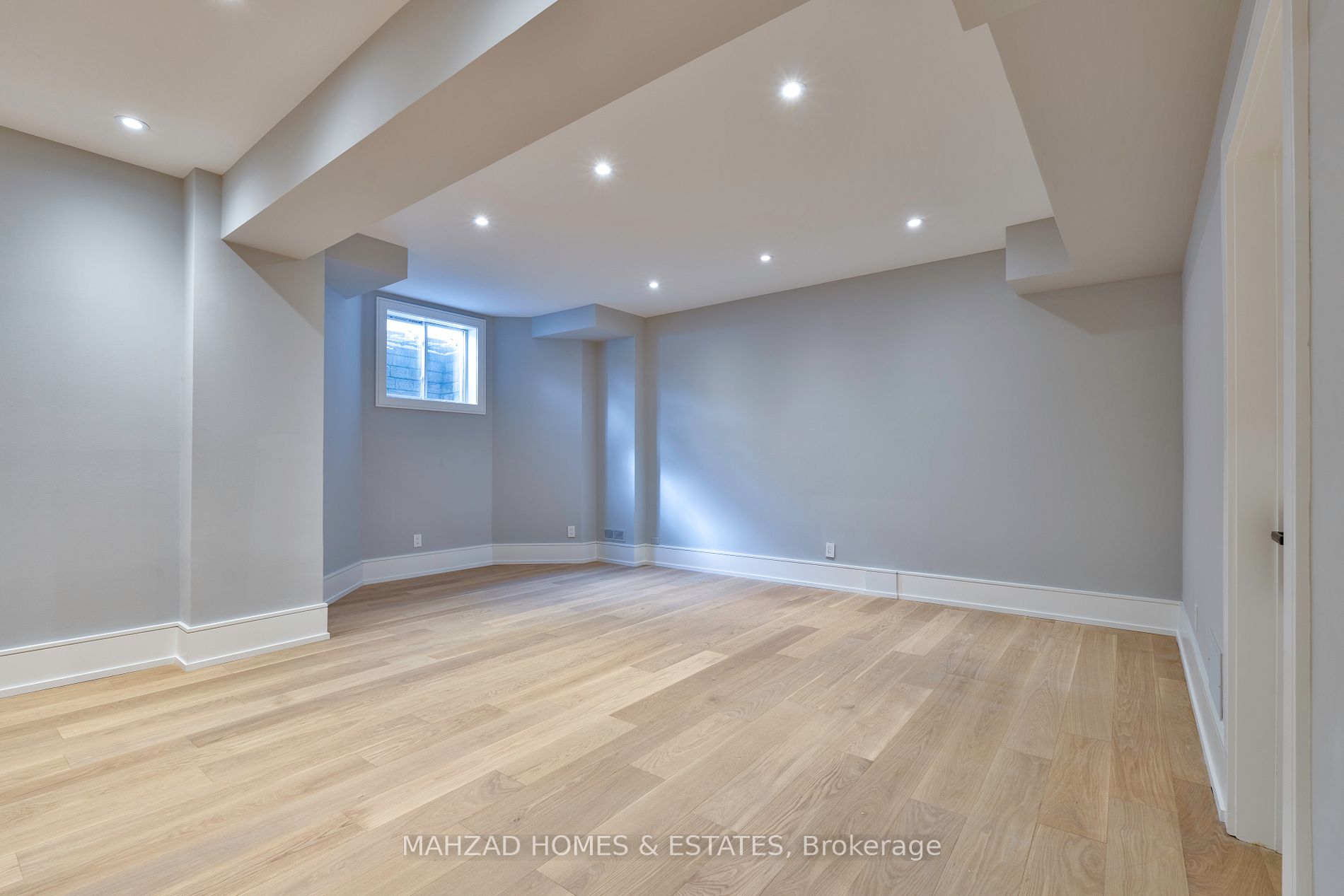 230 Dunvegan Rd