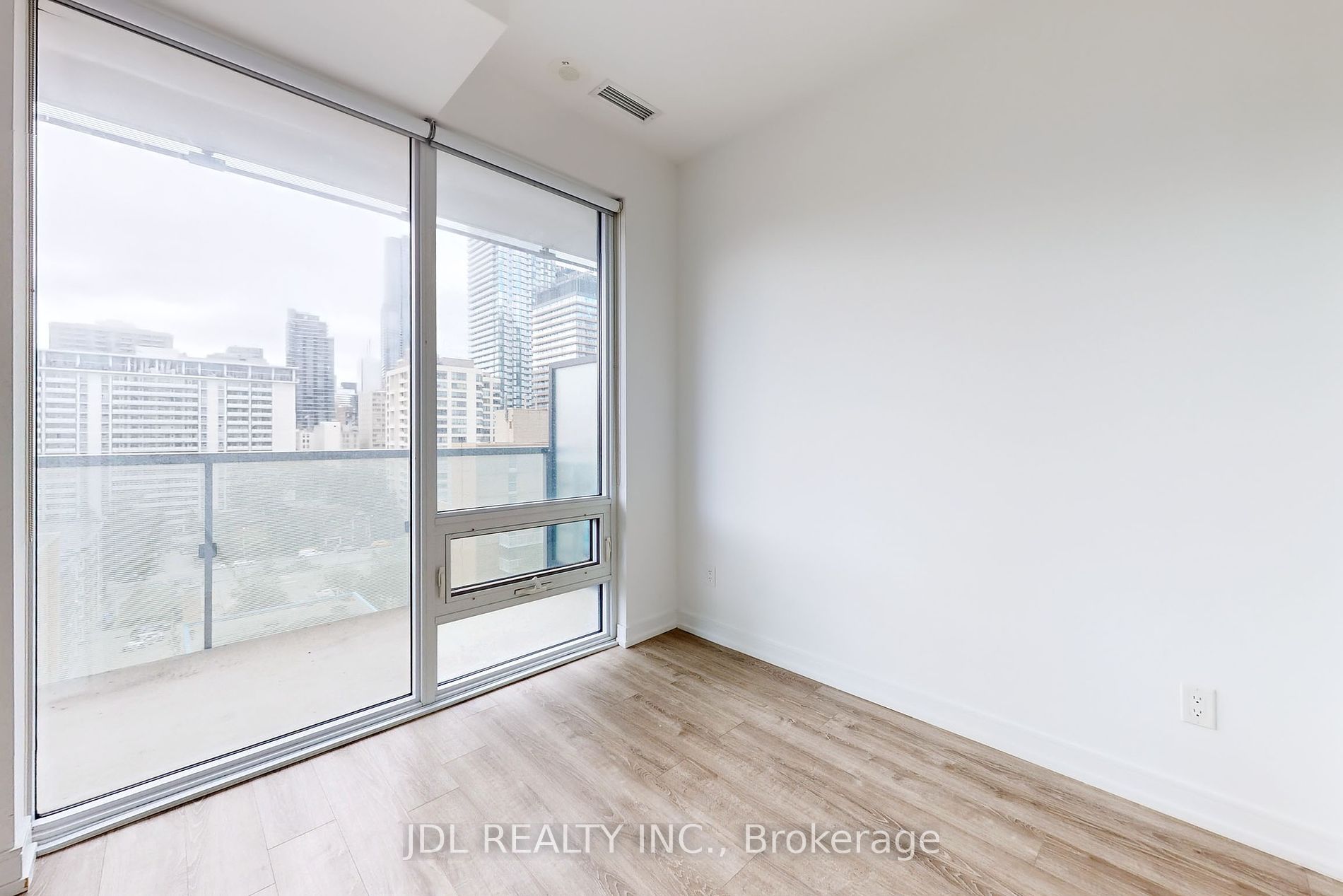 28 Wellesley St E, #804