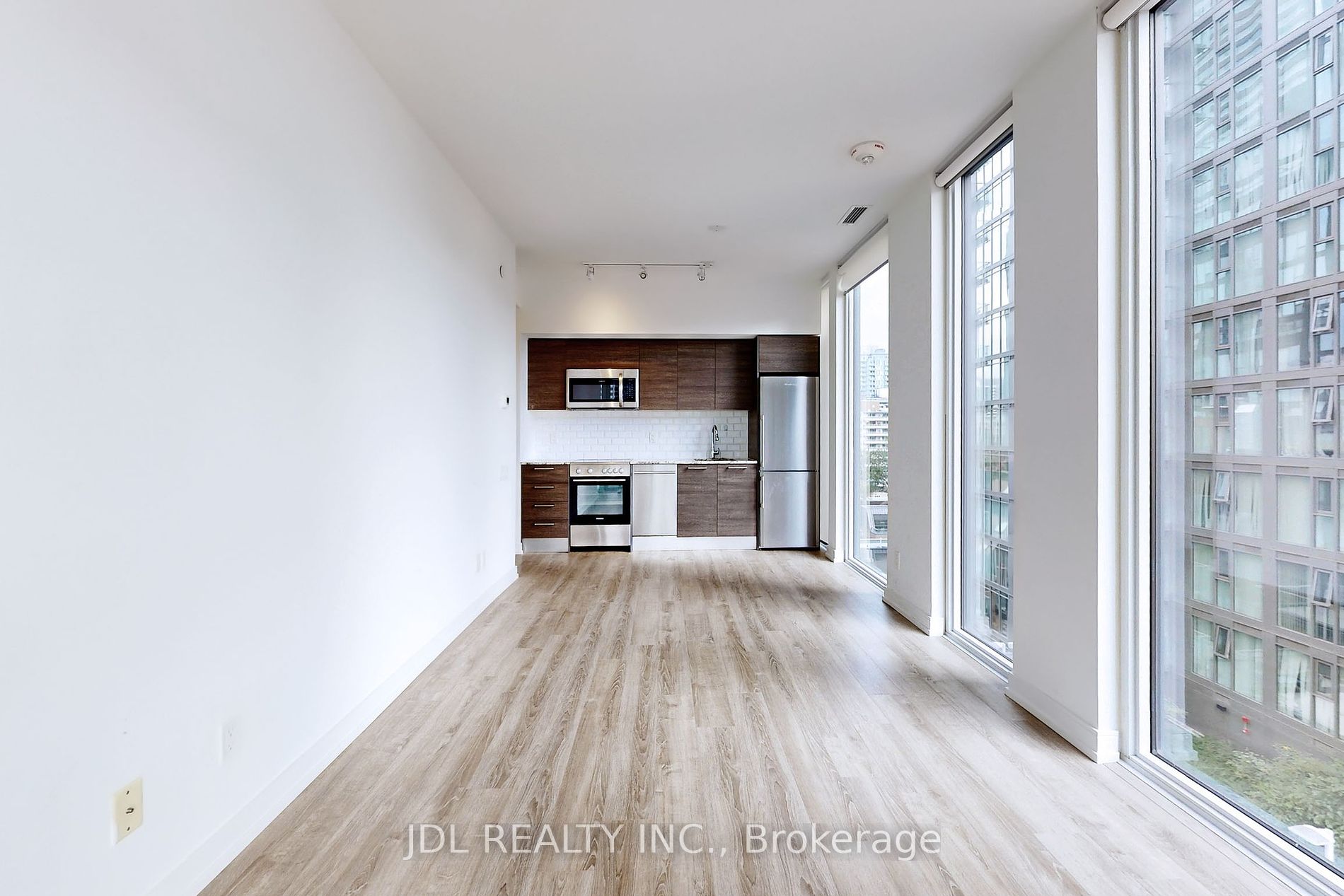 28 Wellesley St E, #804