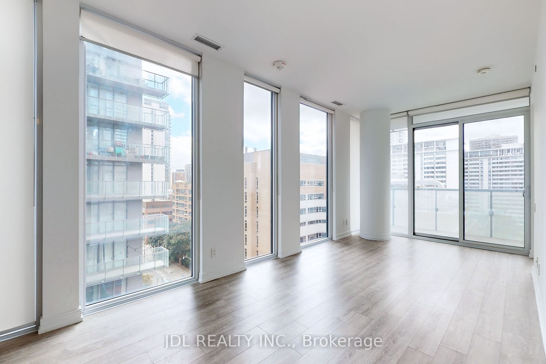 28 Wellesley St E, #804
