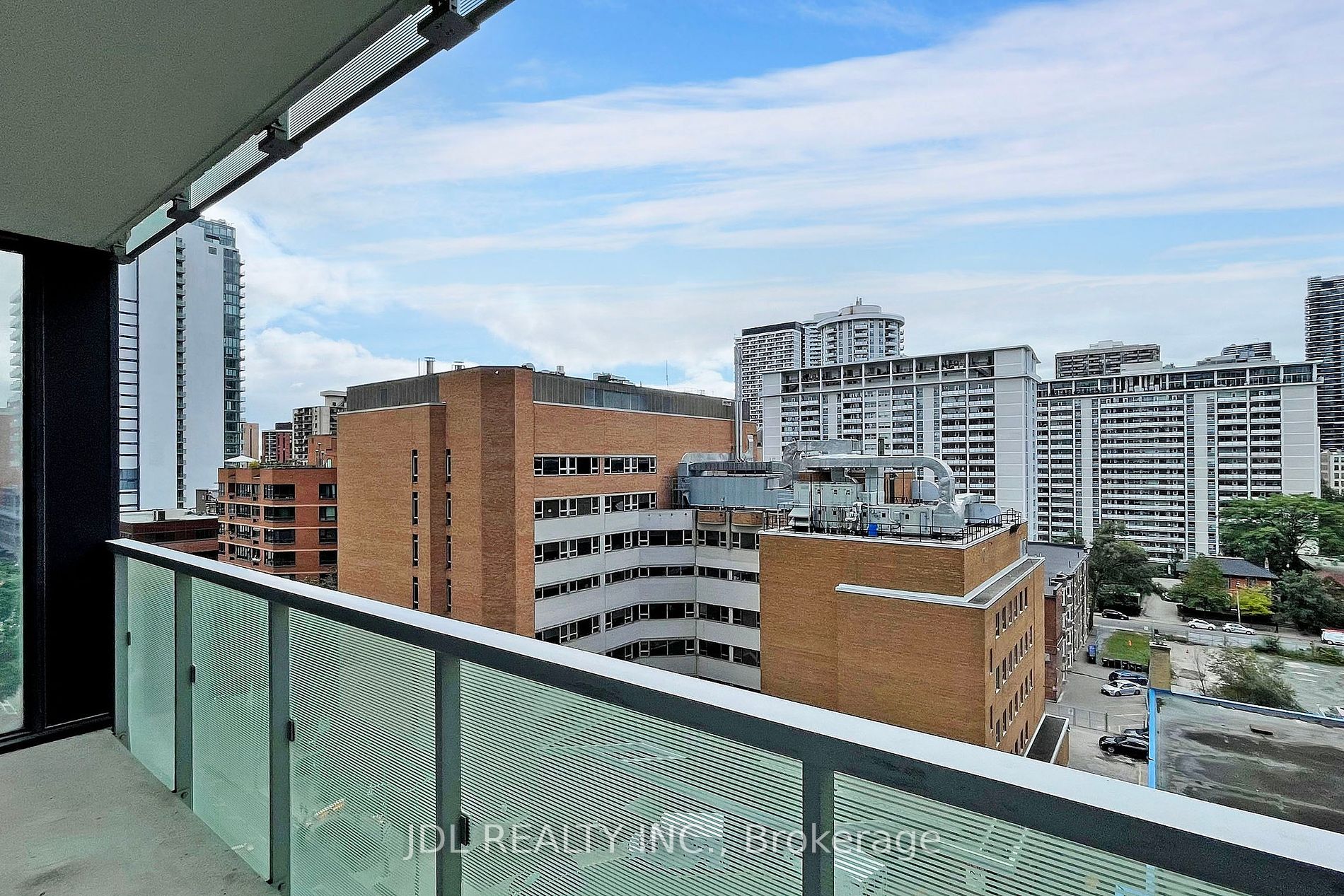 28 Wellesley St E, #804