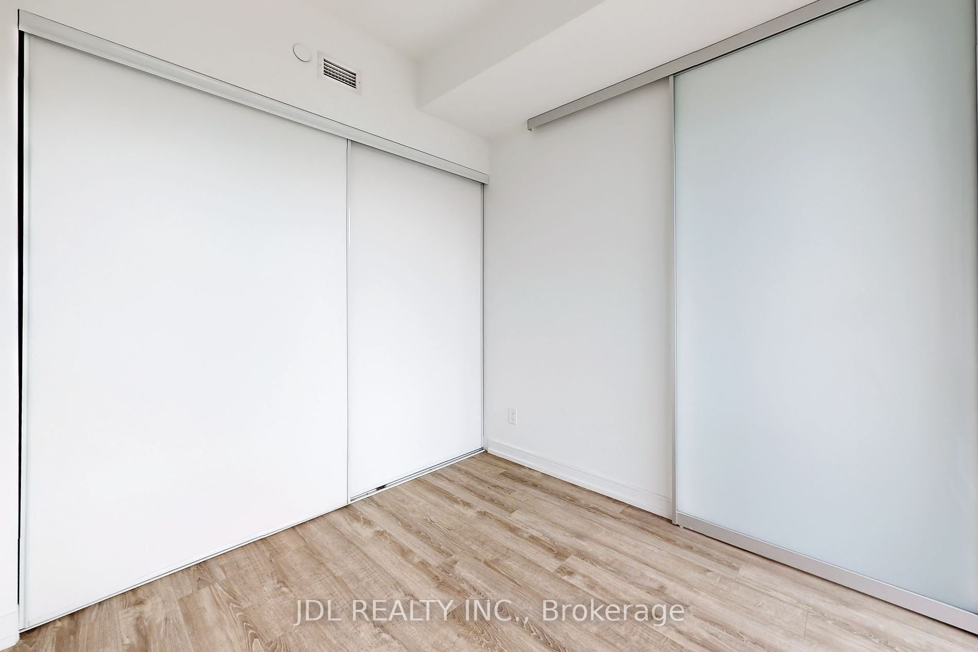 28 Wellesley St E, #804