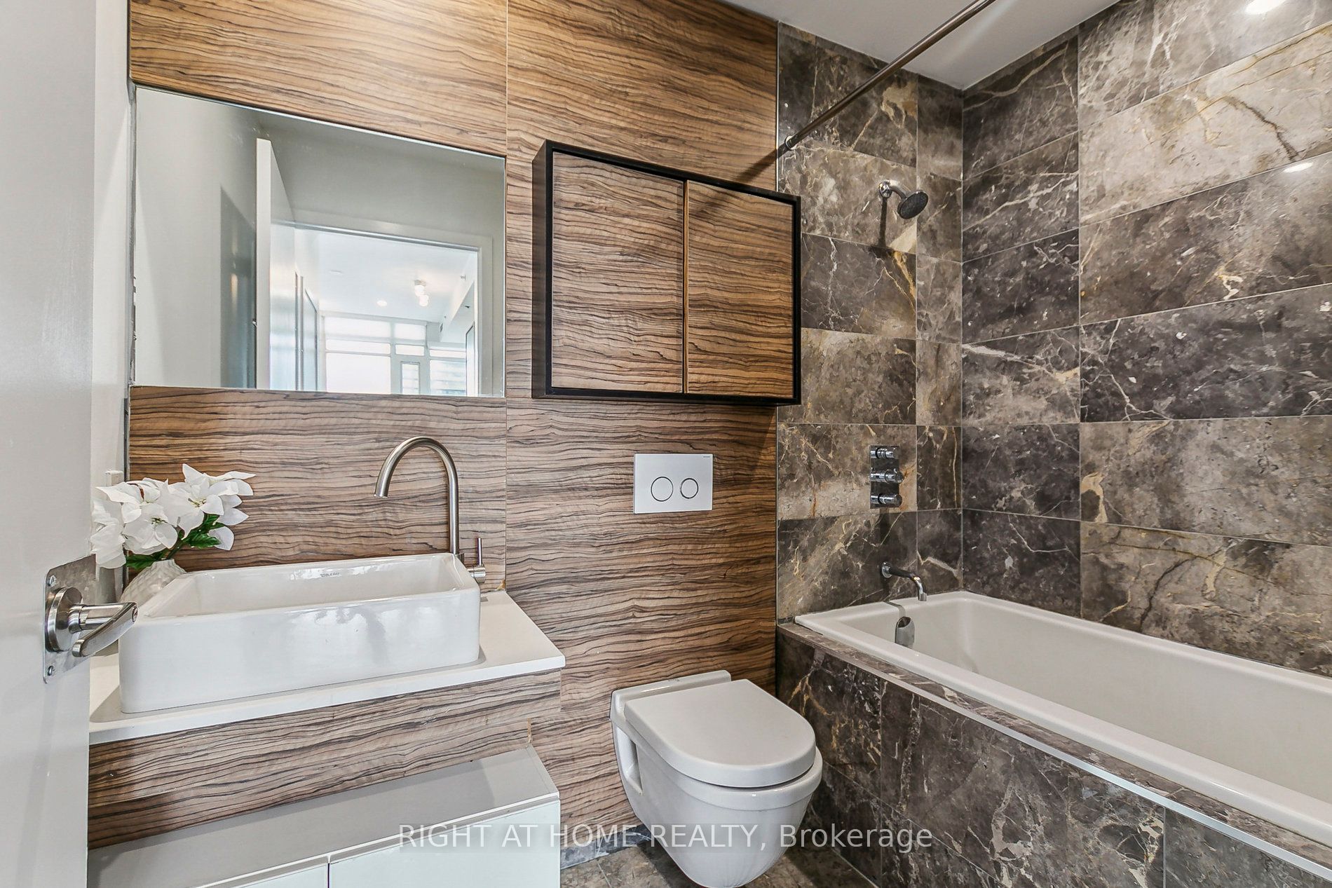 75 St Nicholas St, #3506