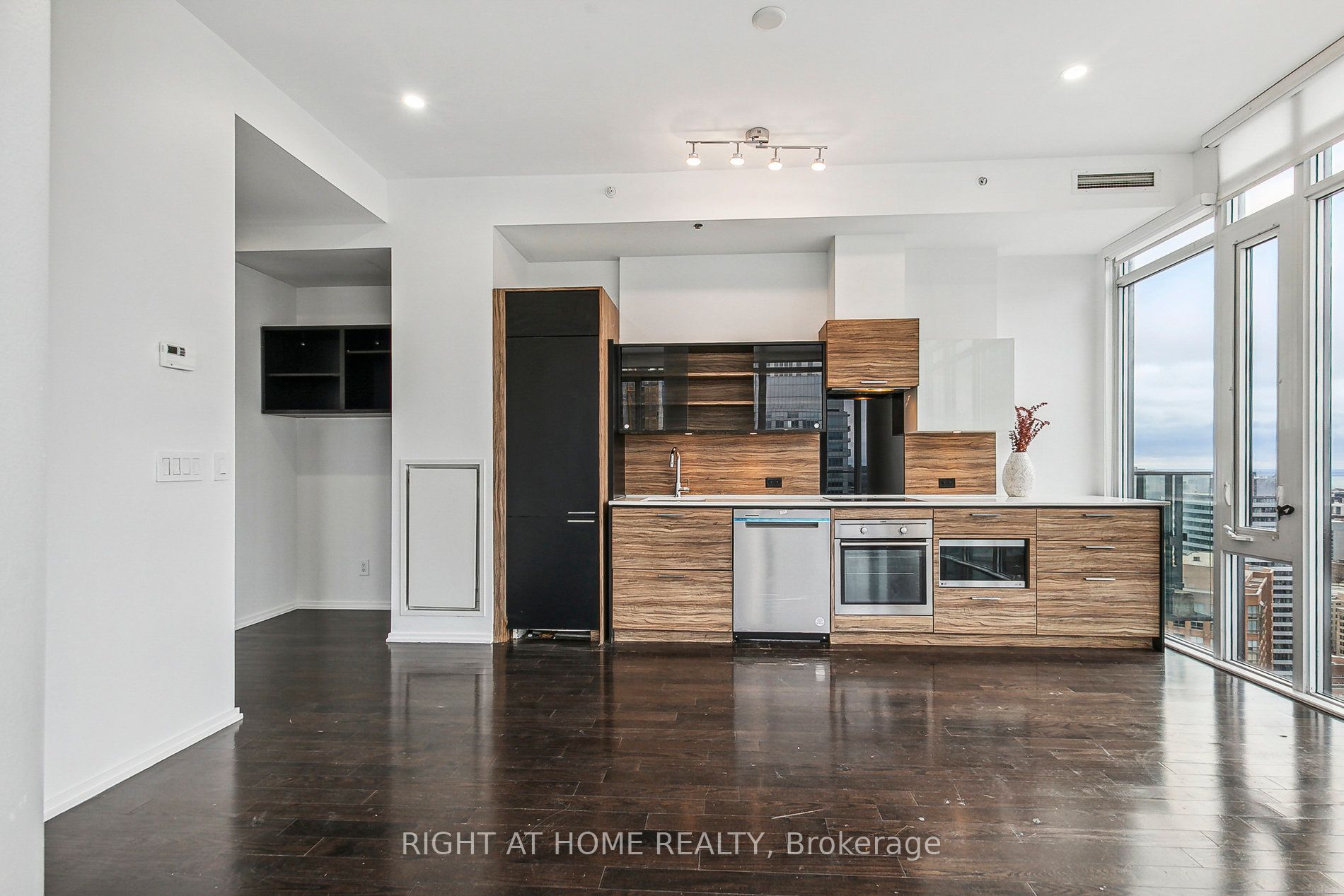 75 St Nicholas St, #3506