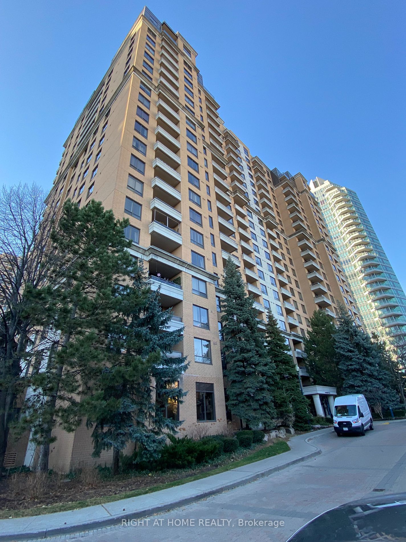 18 Sommerset Way, #2316