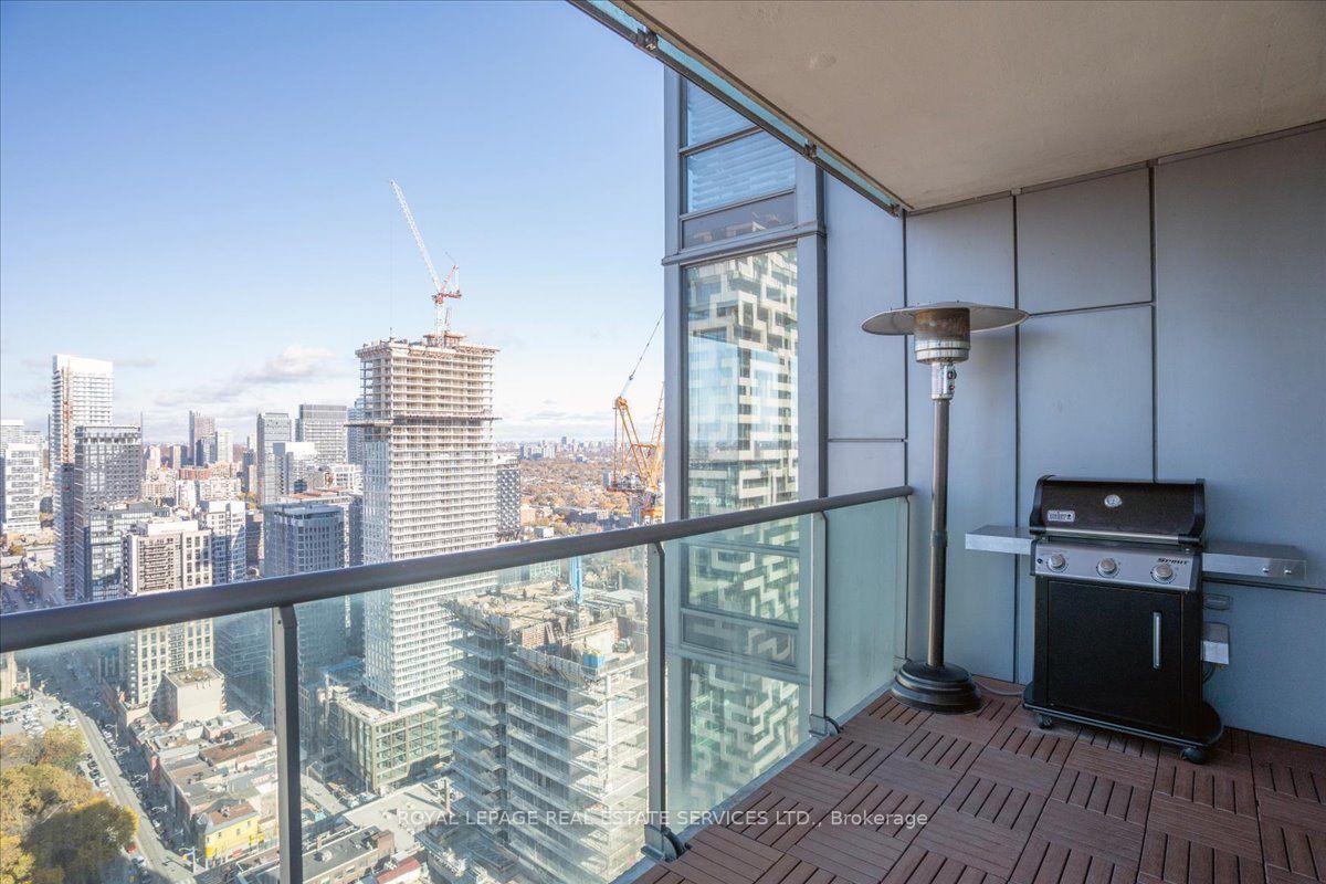 33 Lombard St, #4102