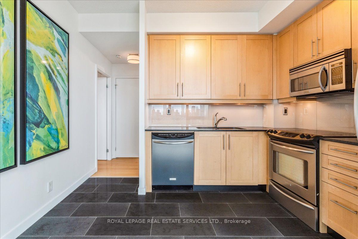 33 Lombard St, #4102