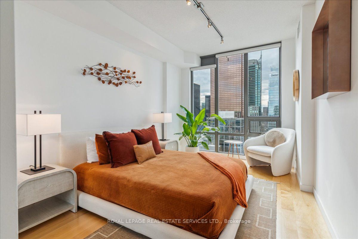 33 Lombard St, #4102