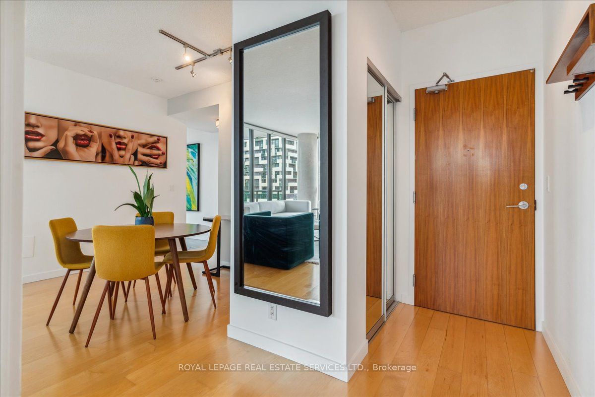 33 Lombard St, #4102