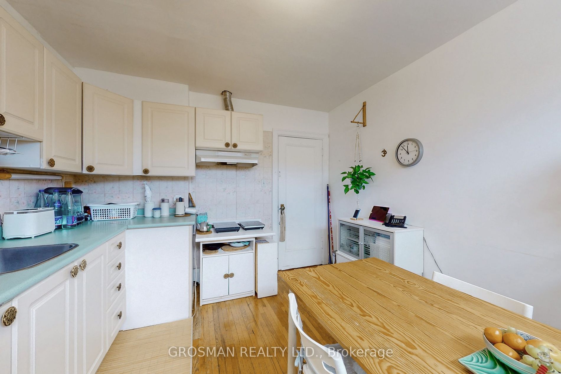 1085 Bathurst St