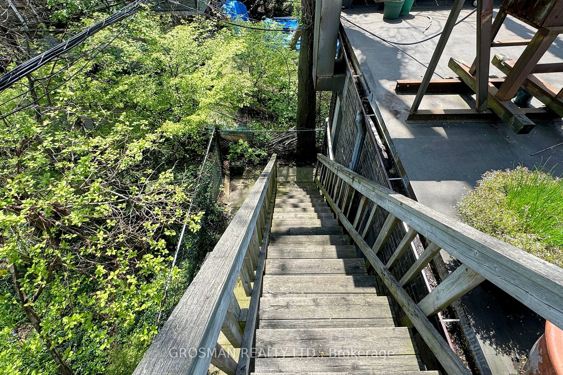 1085 Bathurst St