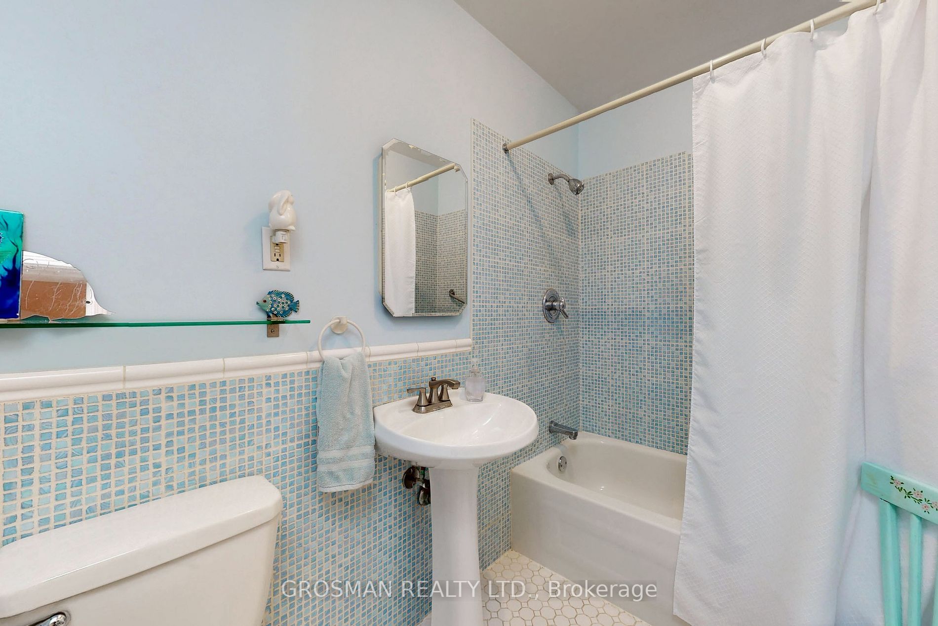 1085 Bathurst St