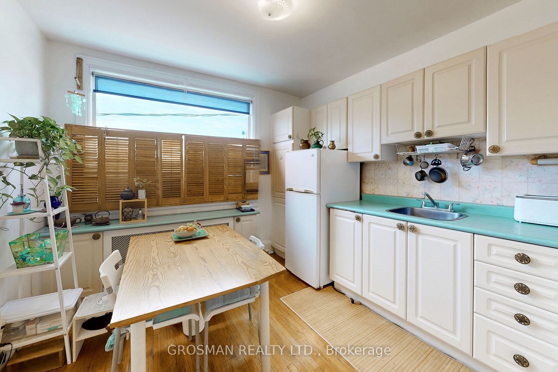 1085 Bathurst St