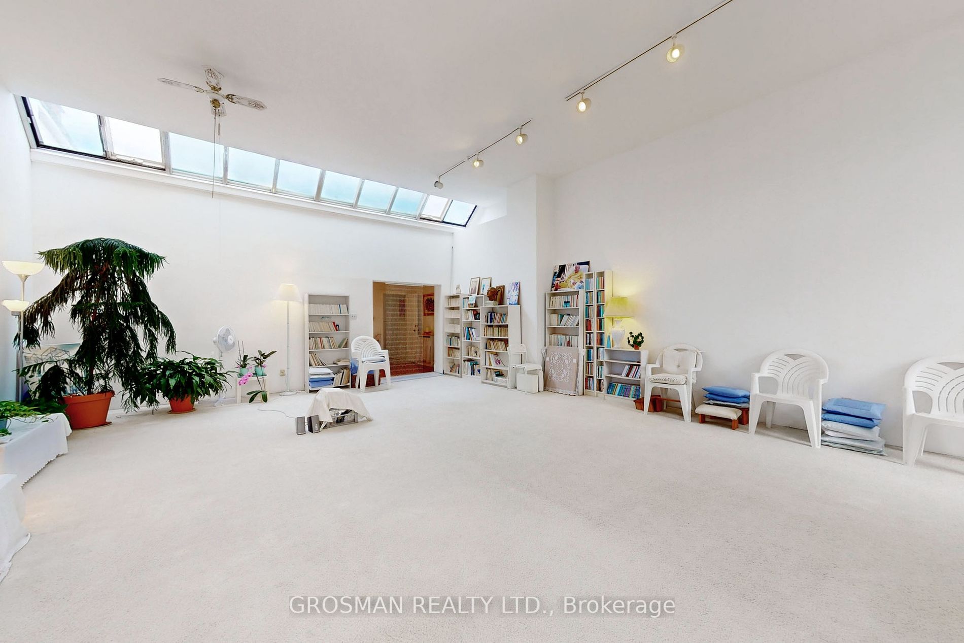 1085 Bathurst St