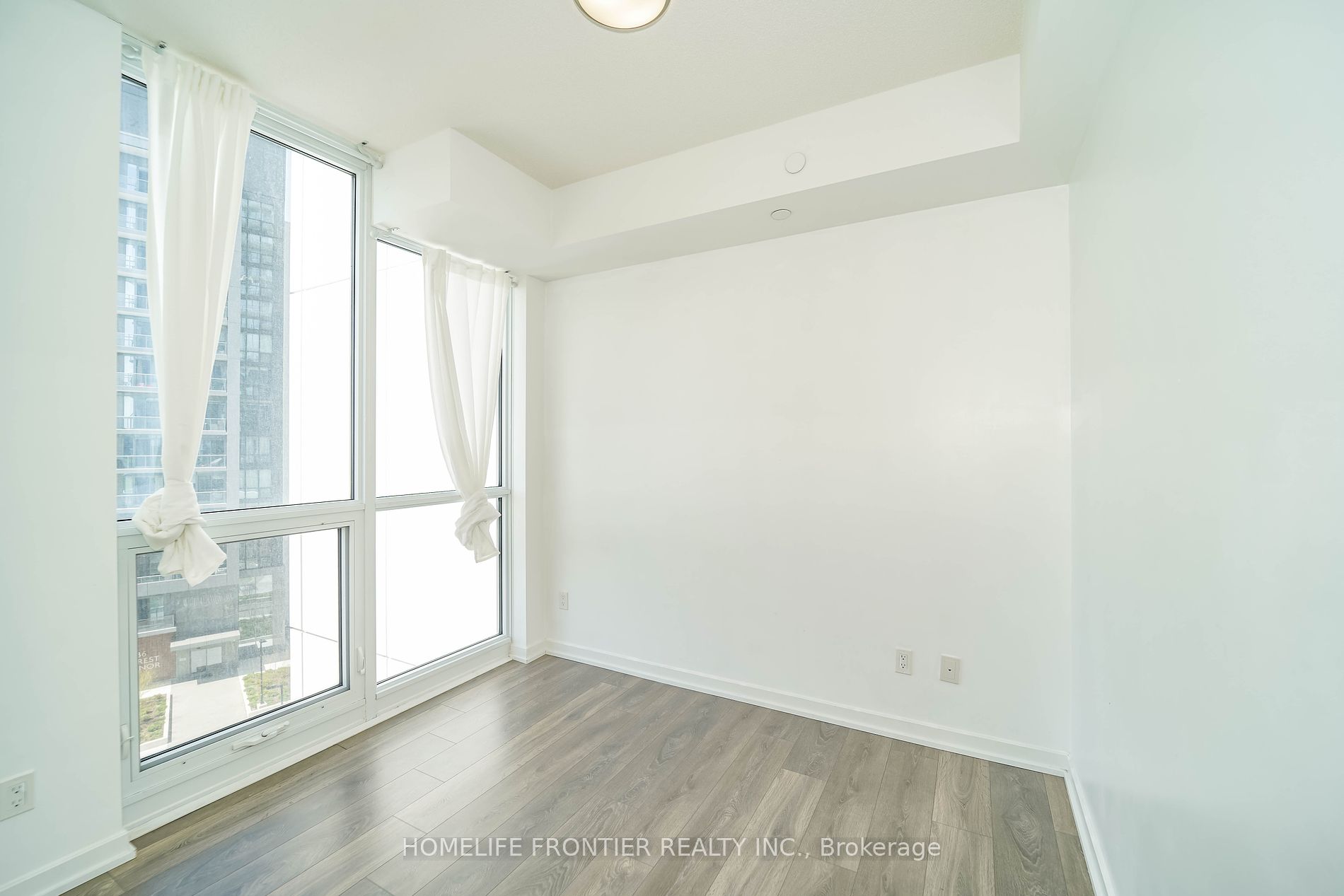 32 Forest Manor Rd, #610