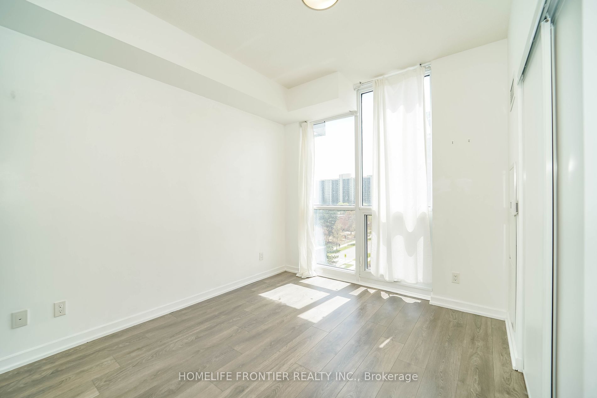 32 Forest Manor Rd, #610