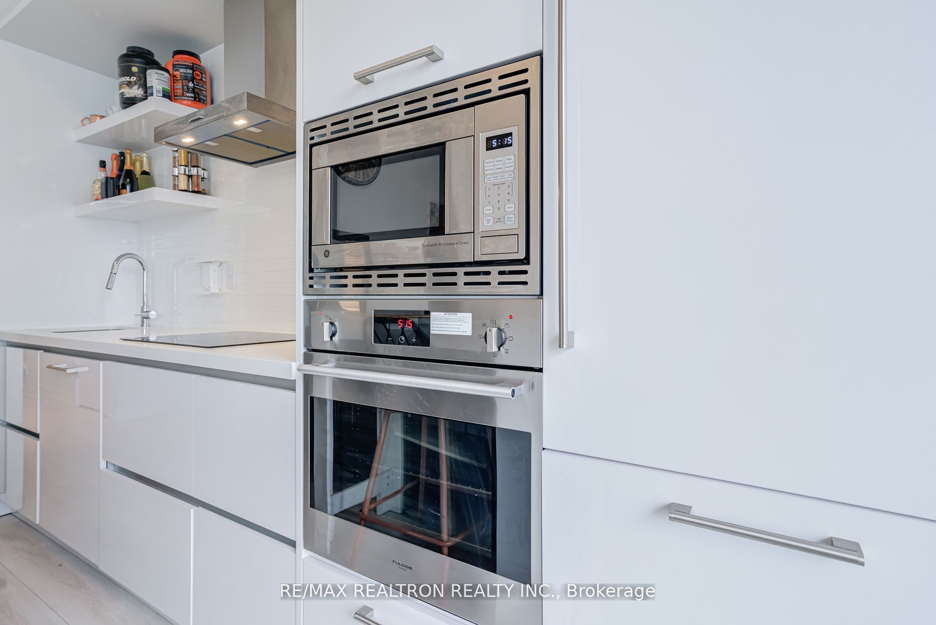 2221 Yonge St, #2911