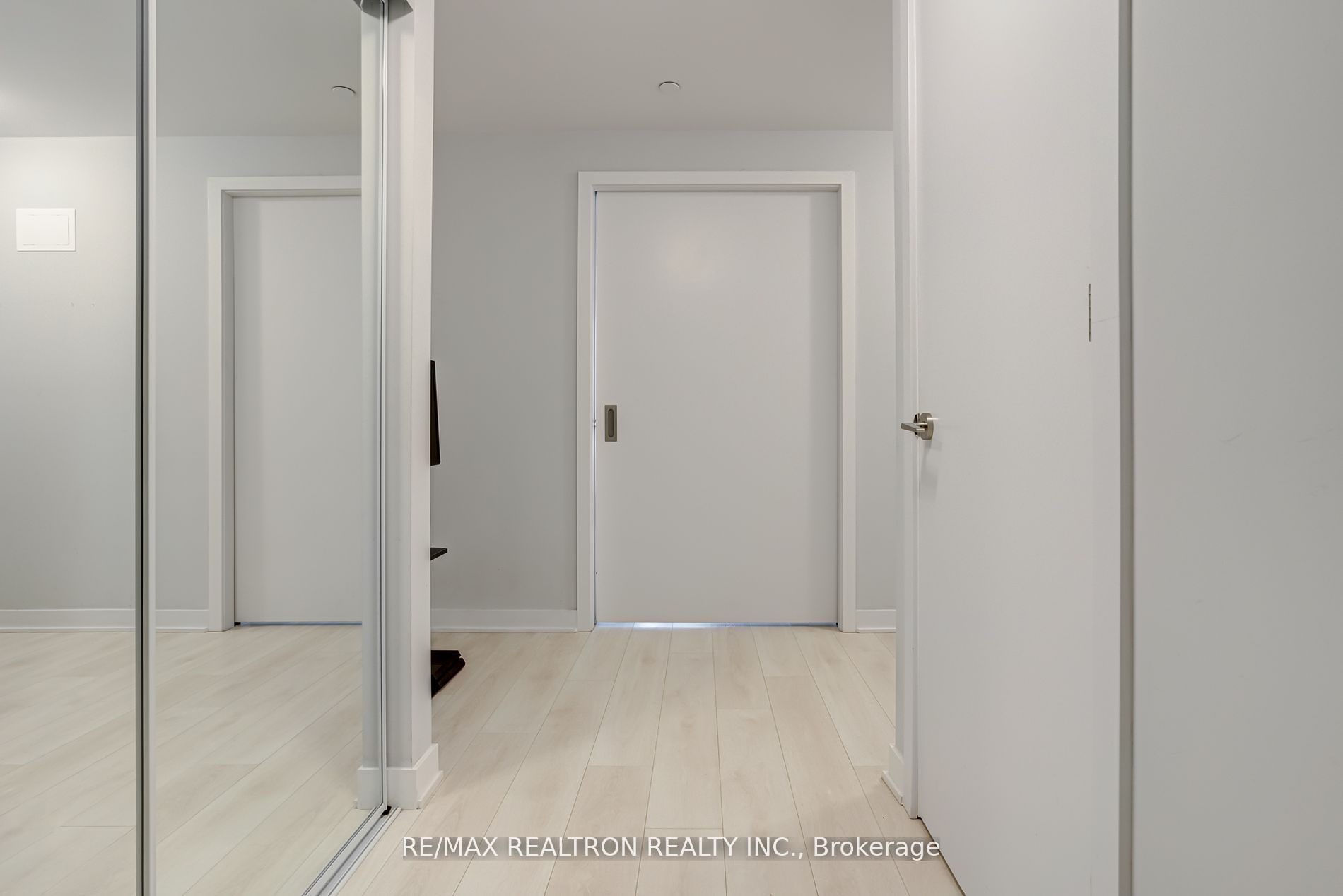 2221 Yonge St, #2911