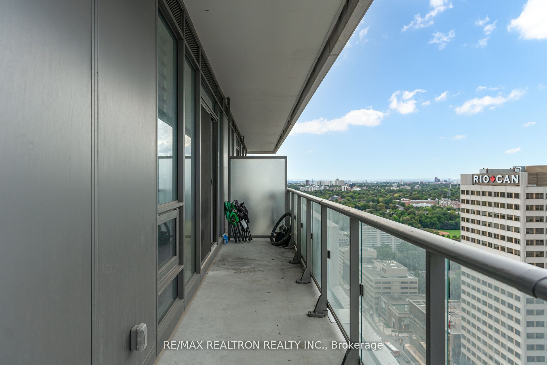 2221 Yonge St, #2911