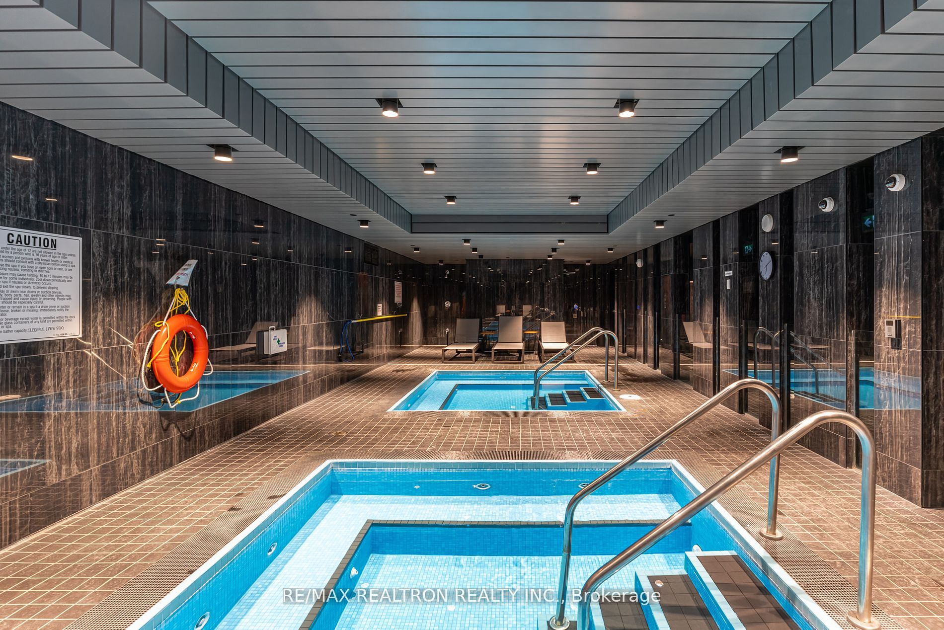 2221 Yonge St, #2911