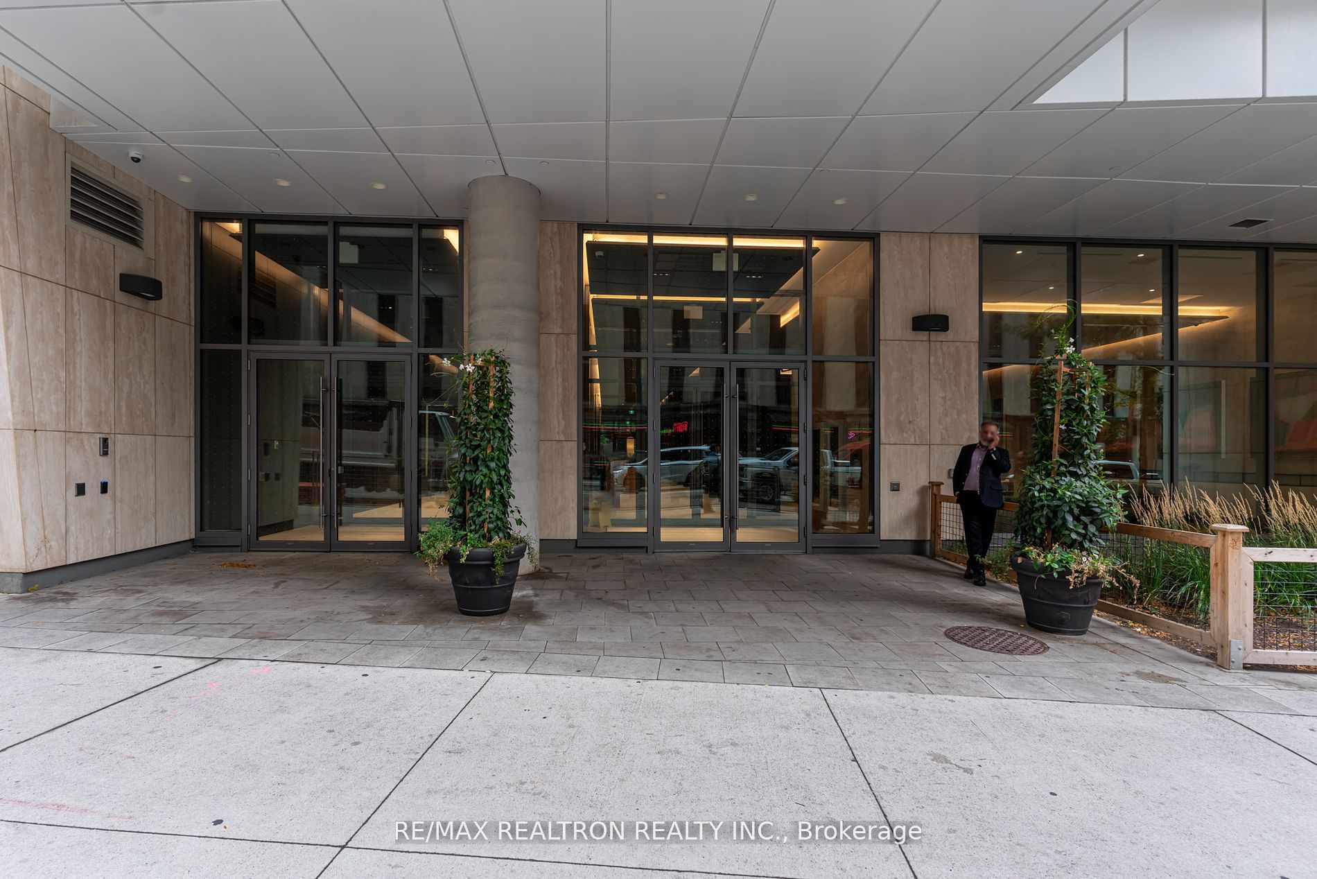 2221 Yonge St, #2911