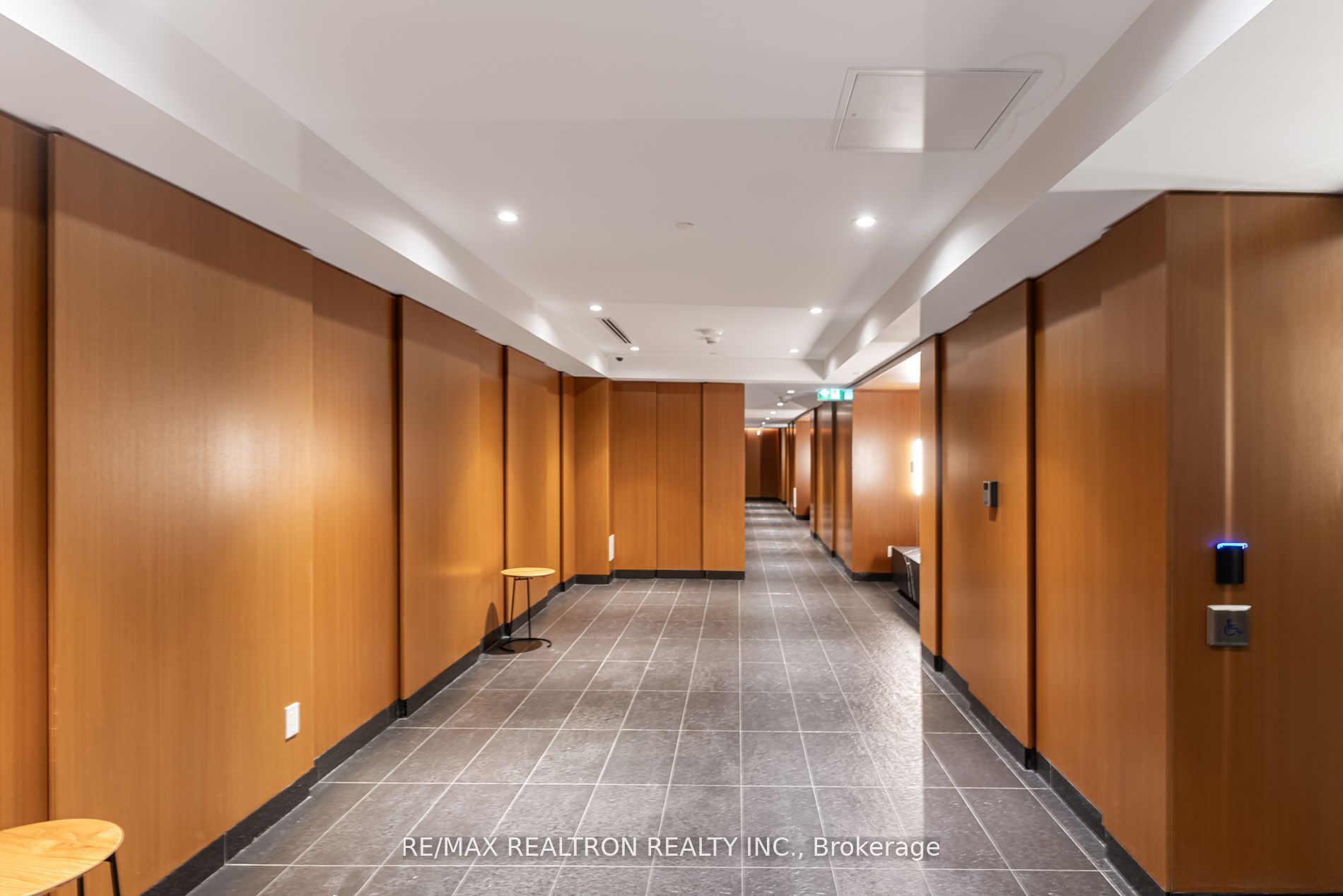 2221 Yonge St, #2911
