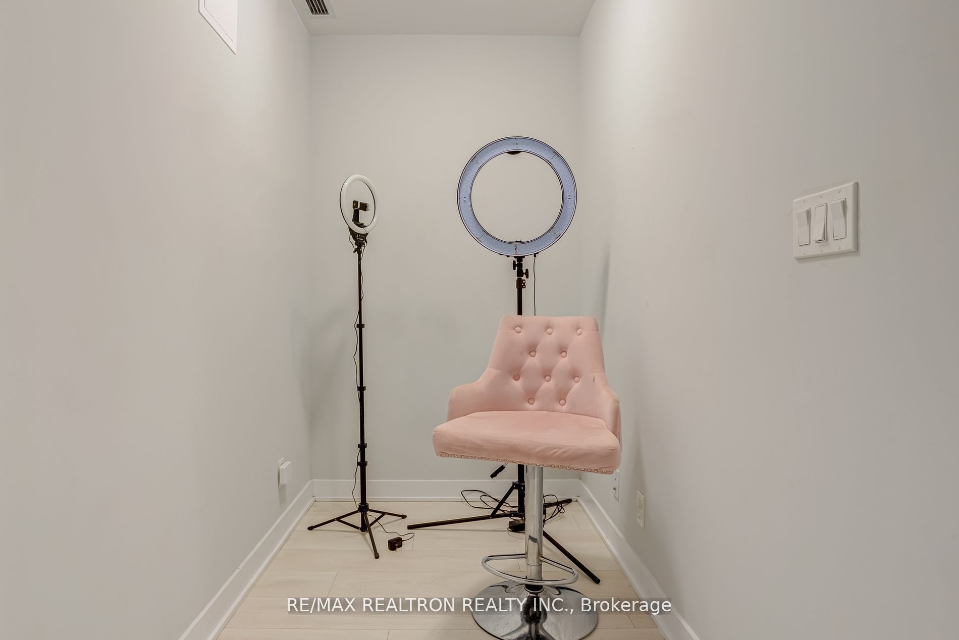 2221 Yonge St, #2911