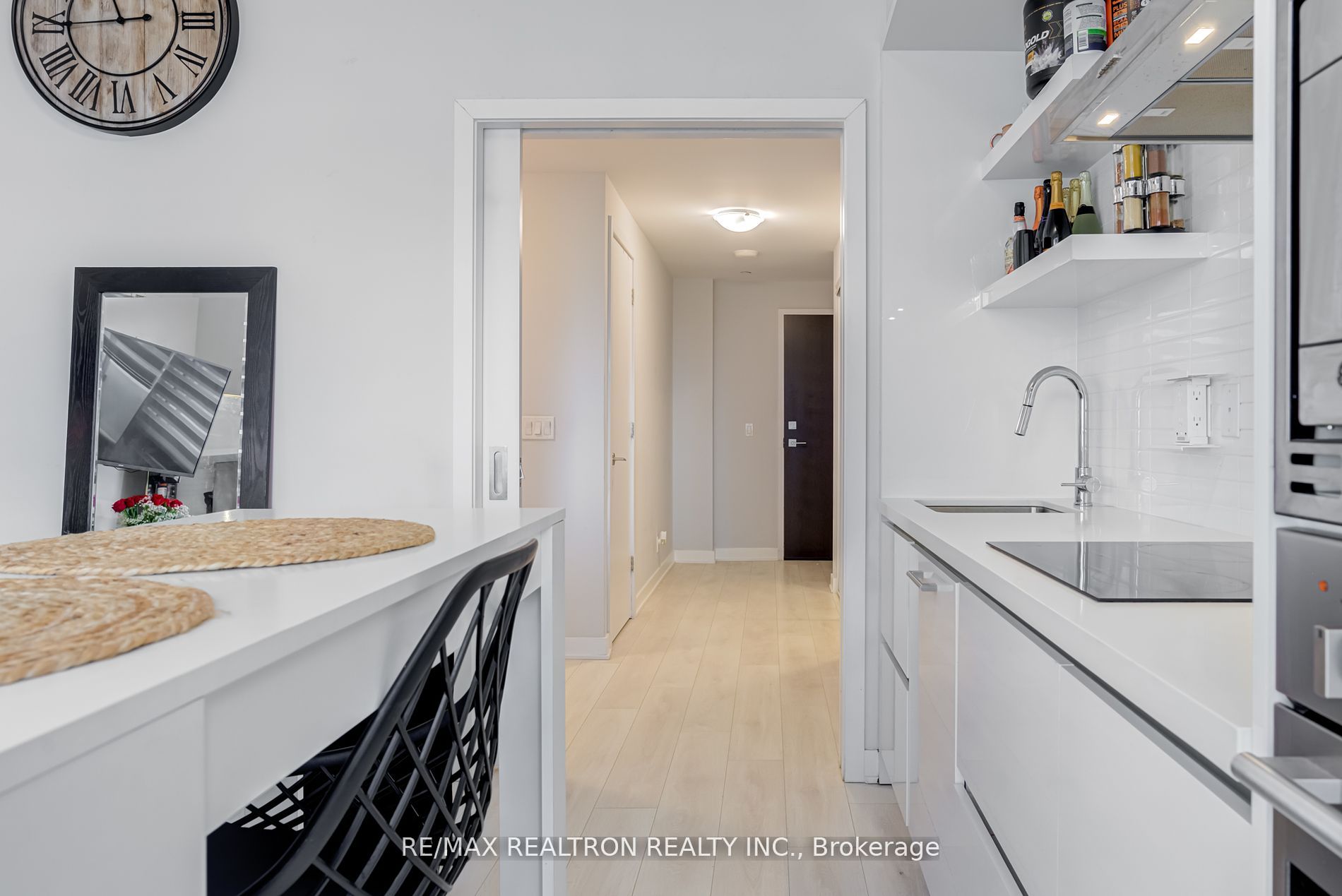 2221 Yonge St, #2911