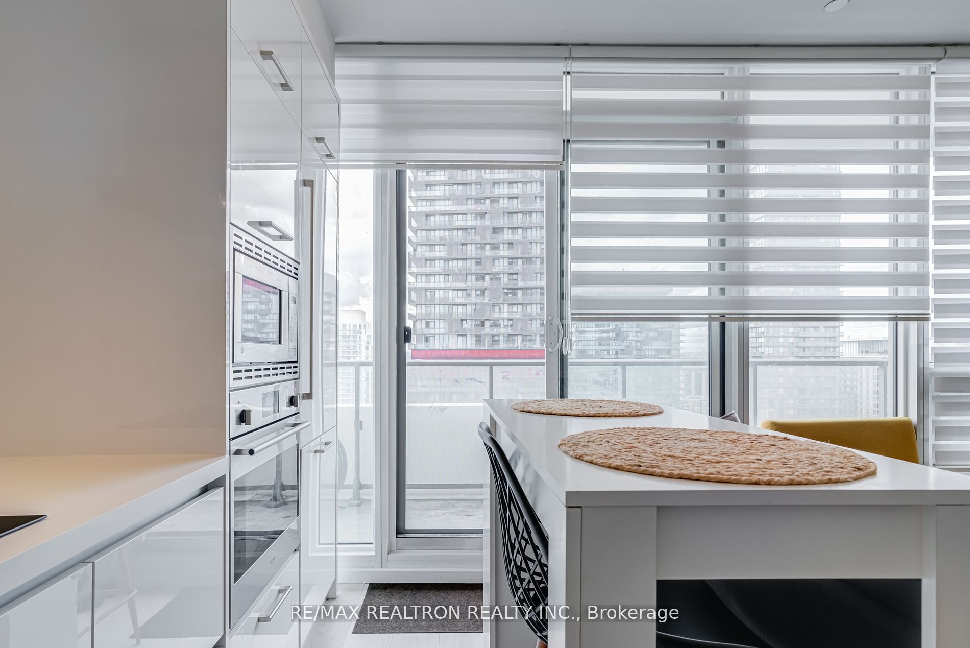 2221 Yonge St, #2911