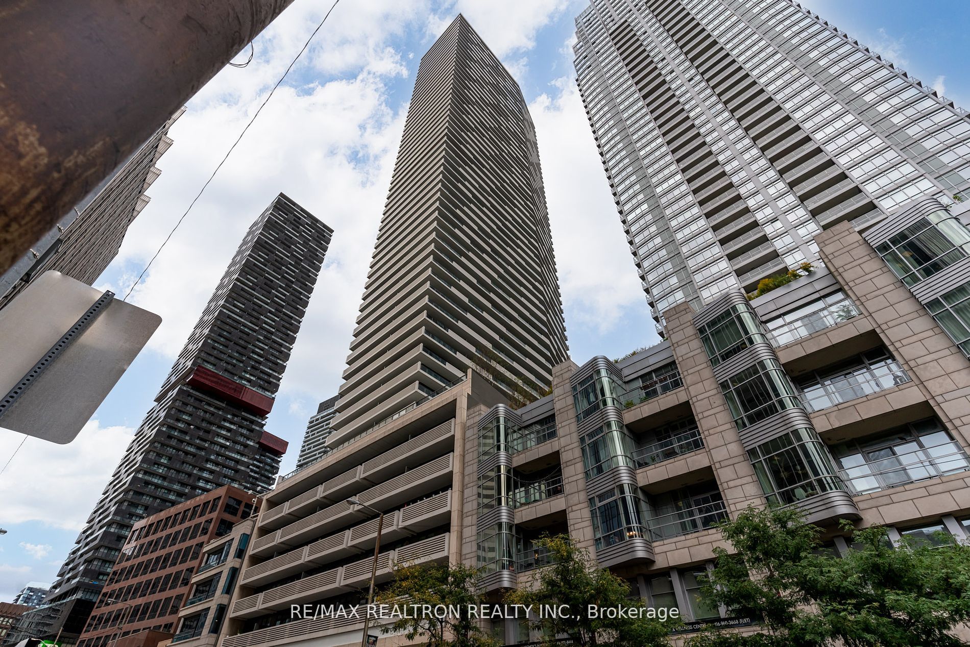 2221 Yonge St, #2911