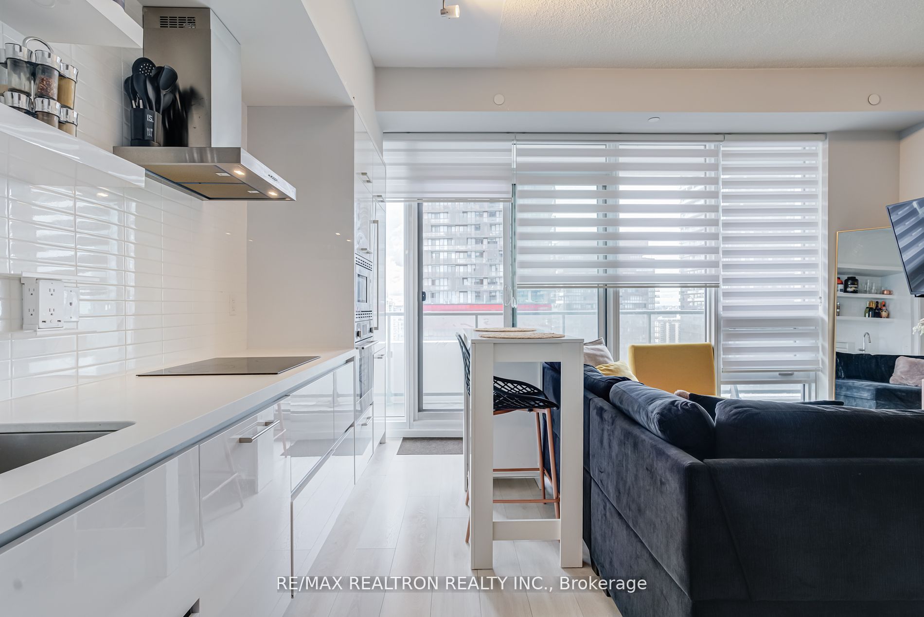 2221 Yonge St, #2911