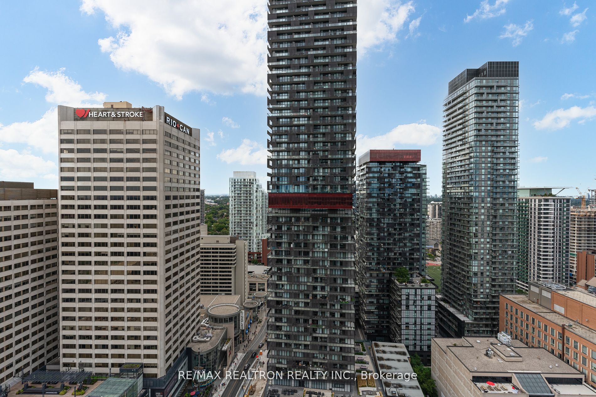 2221 Yonge St, #2911