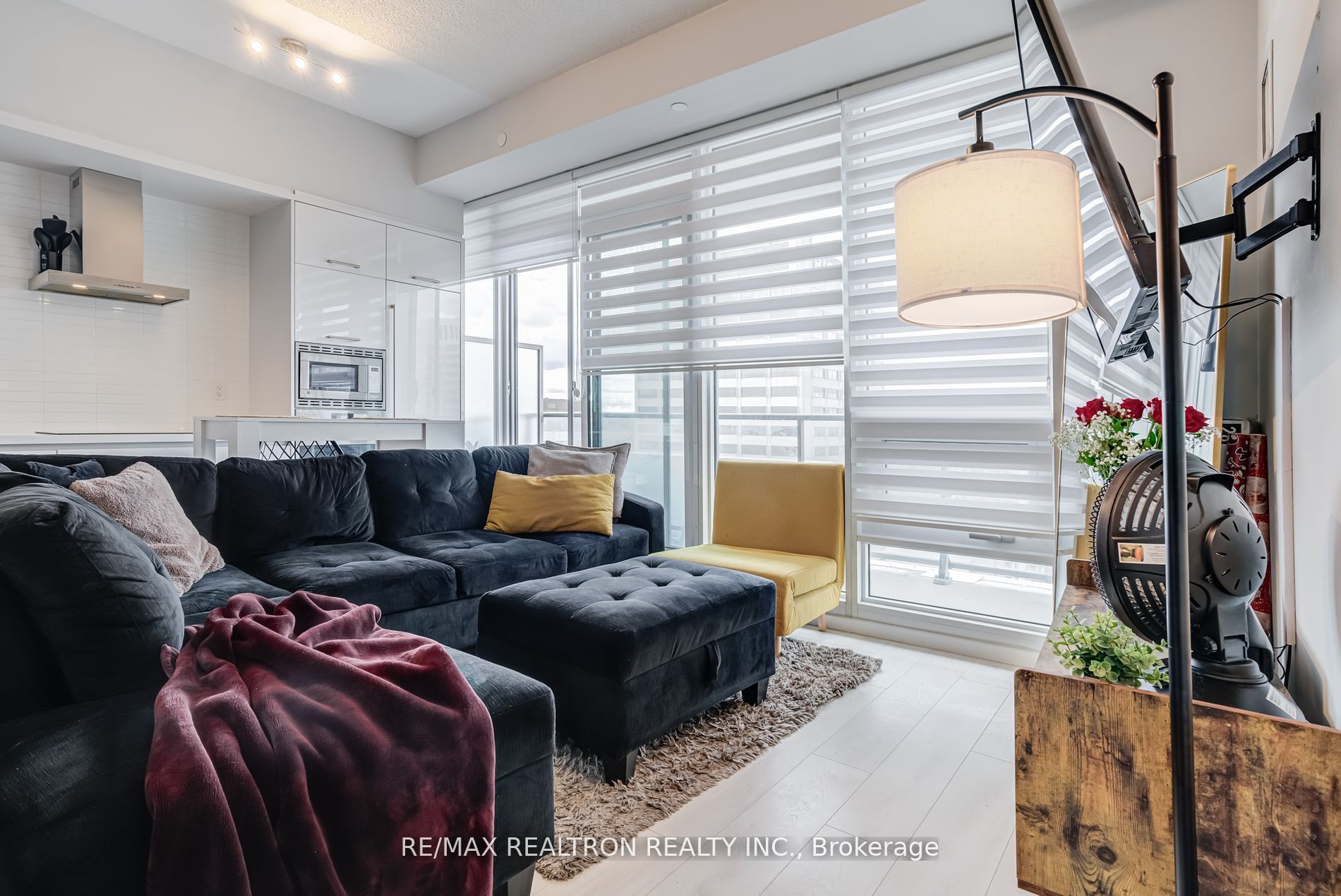 2221 Yonge St, #2911