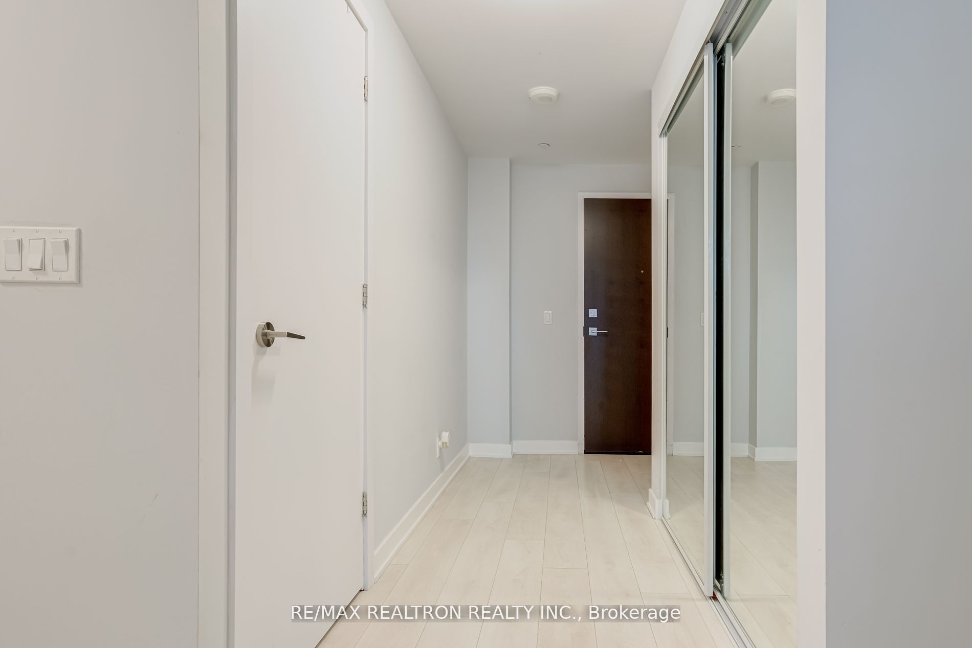 2221 Yonge St, #2911