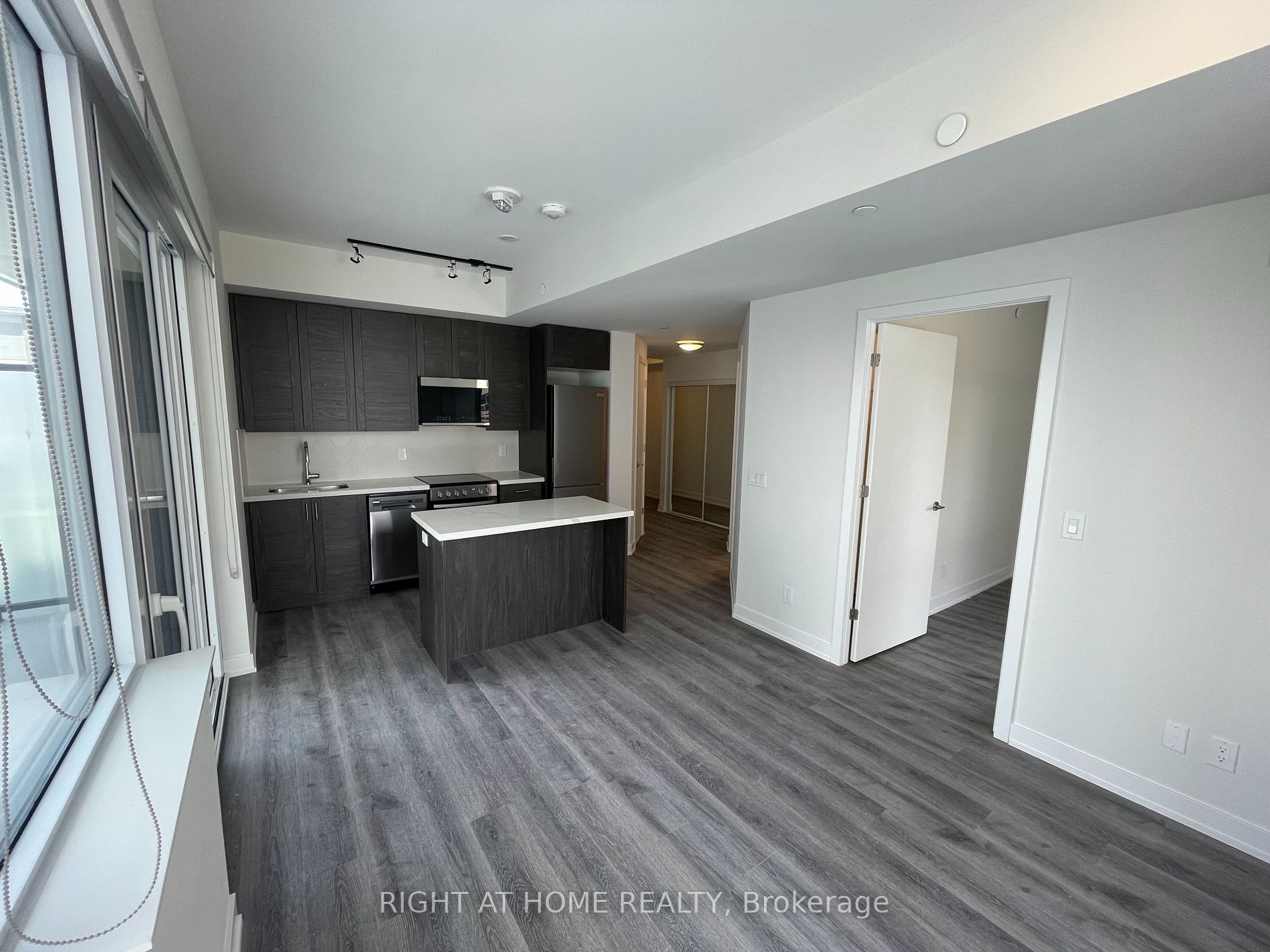 15 Ellerslie Ave, #502