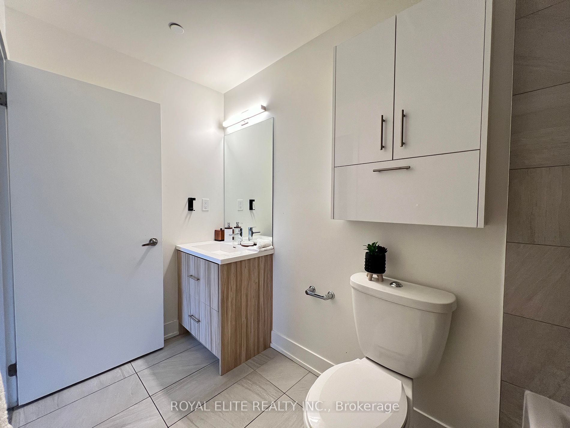 180 Fairview Mall Dr #1001