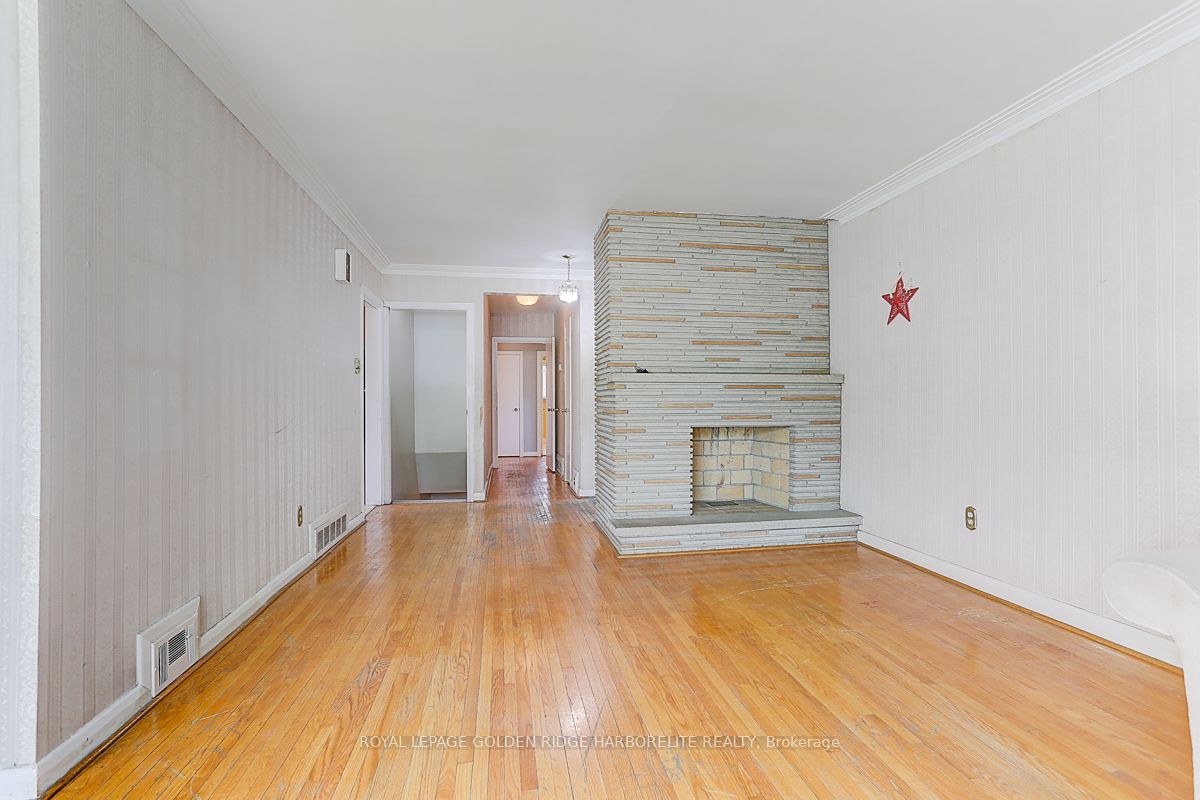 19 Morewood Crescent