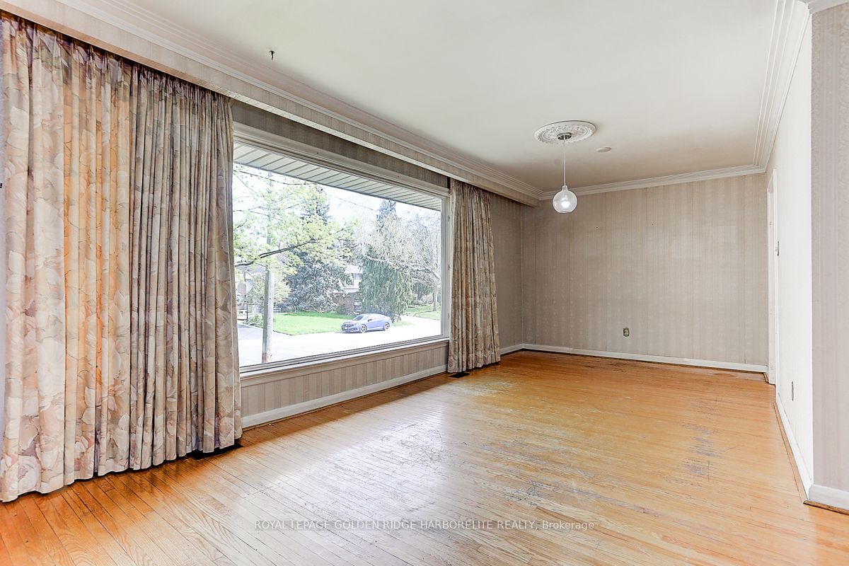 19 Morewood Crescent