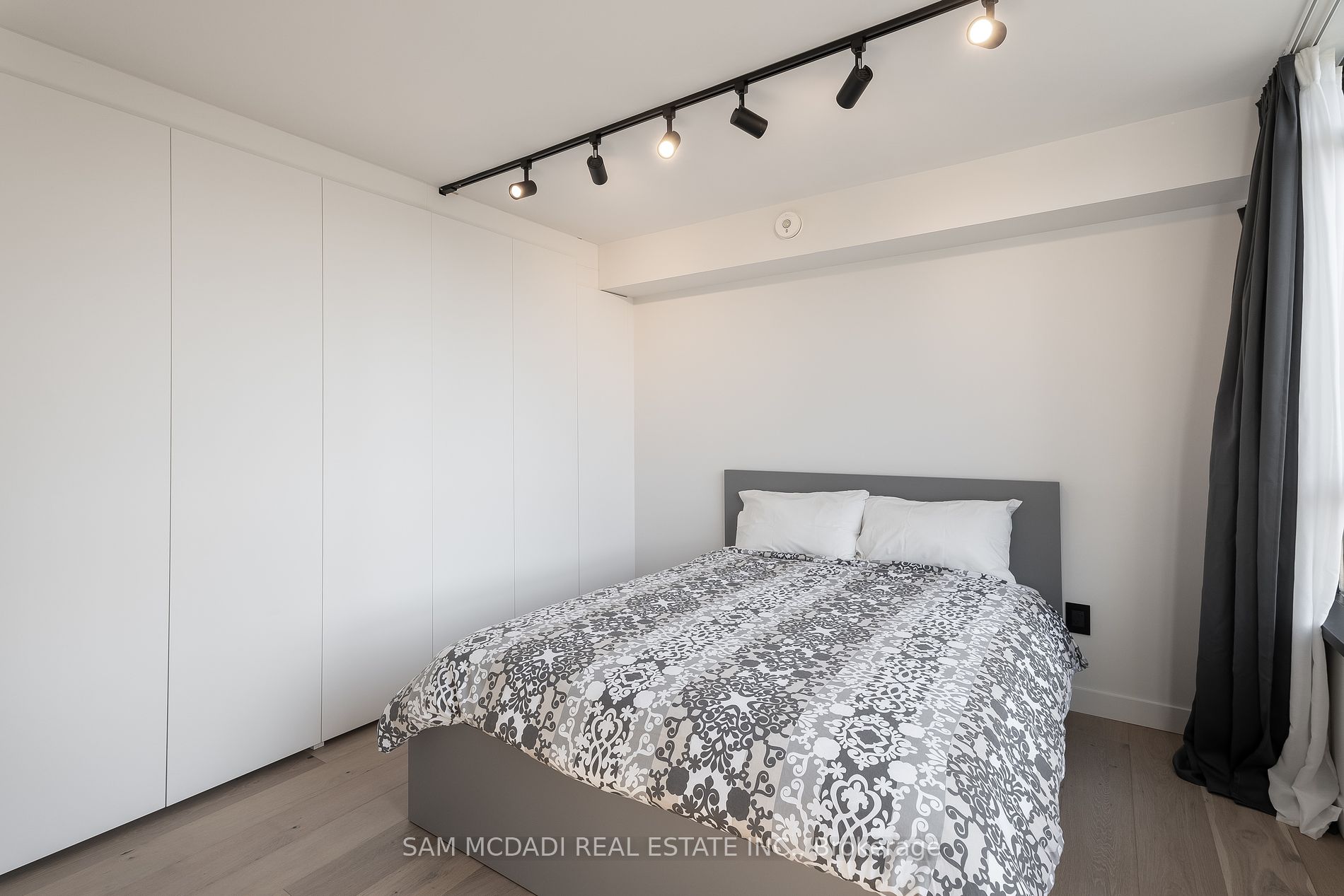5444 Yonge Street #304