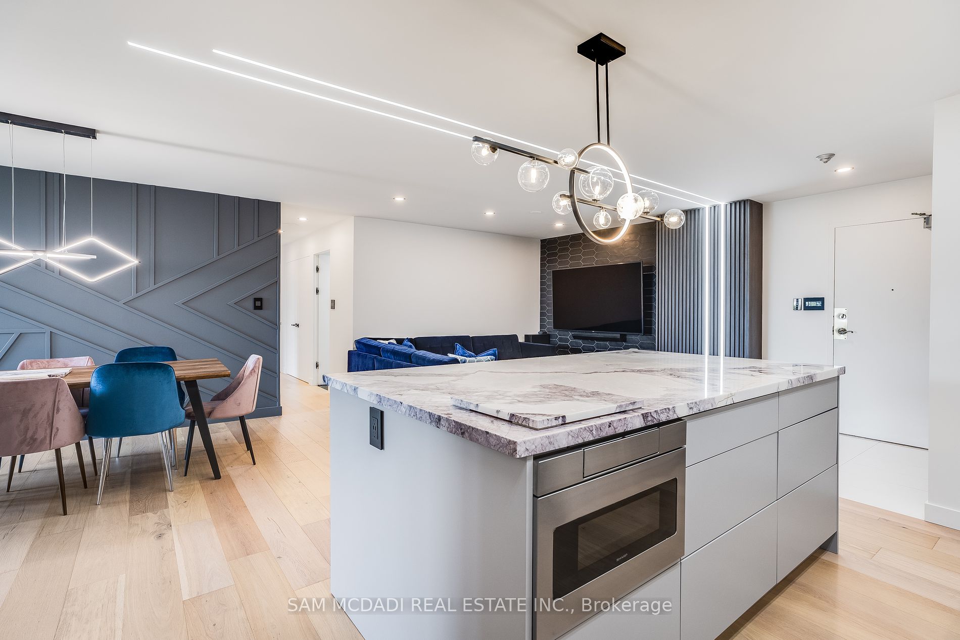 5444 Yonge Street #304