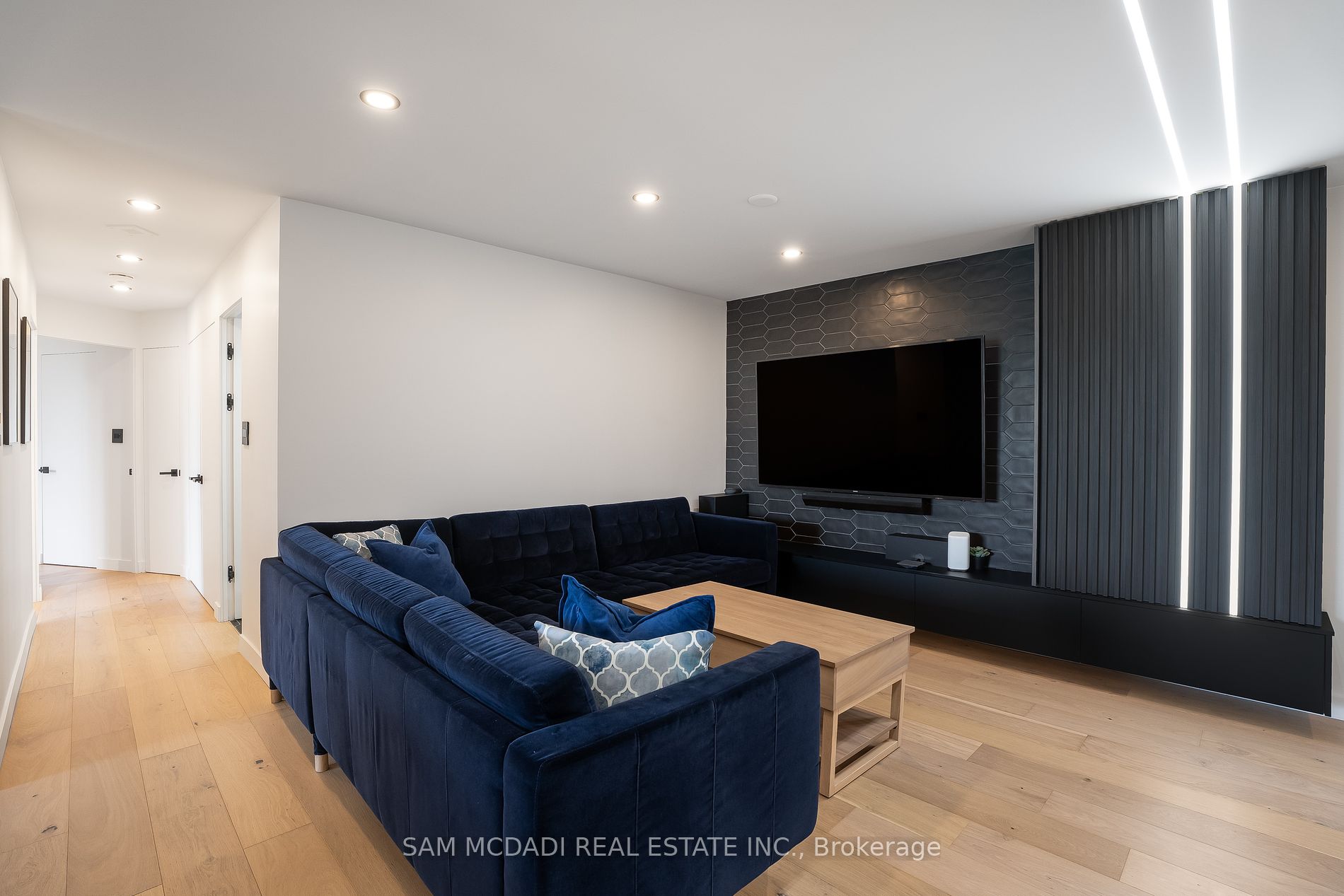 5444 Yonge Street #304