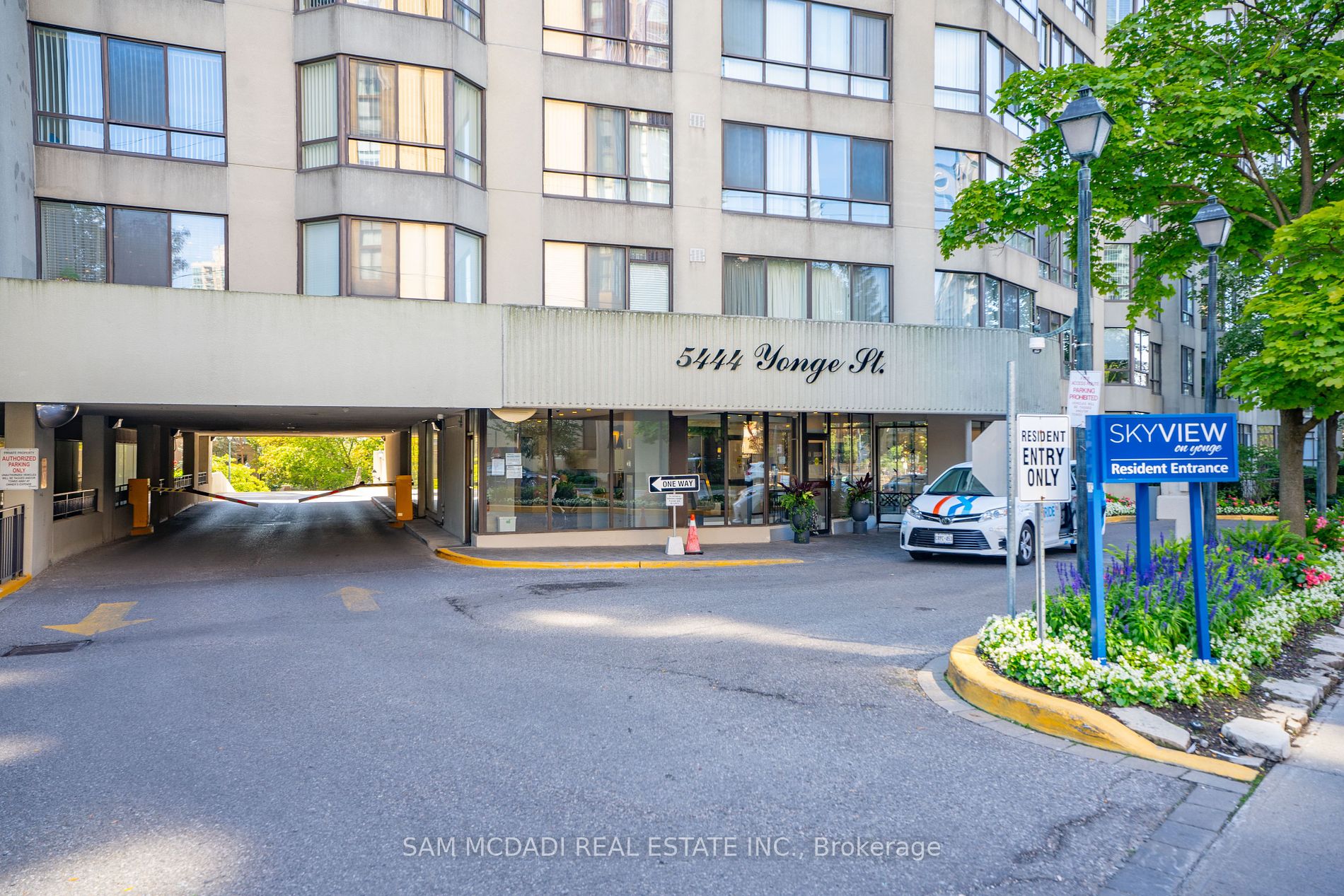 5444 Yonge Street #304
