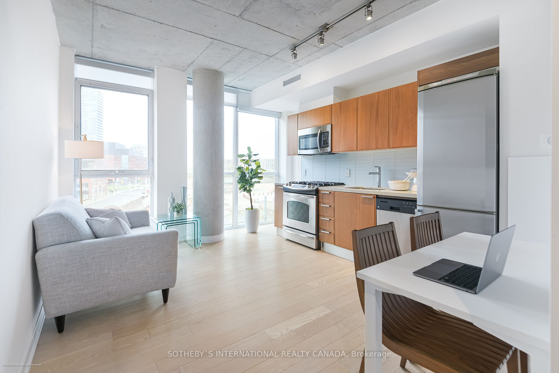 318 King St E, #309