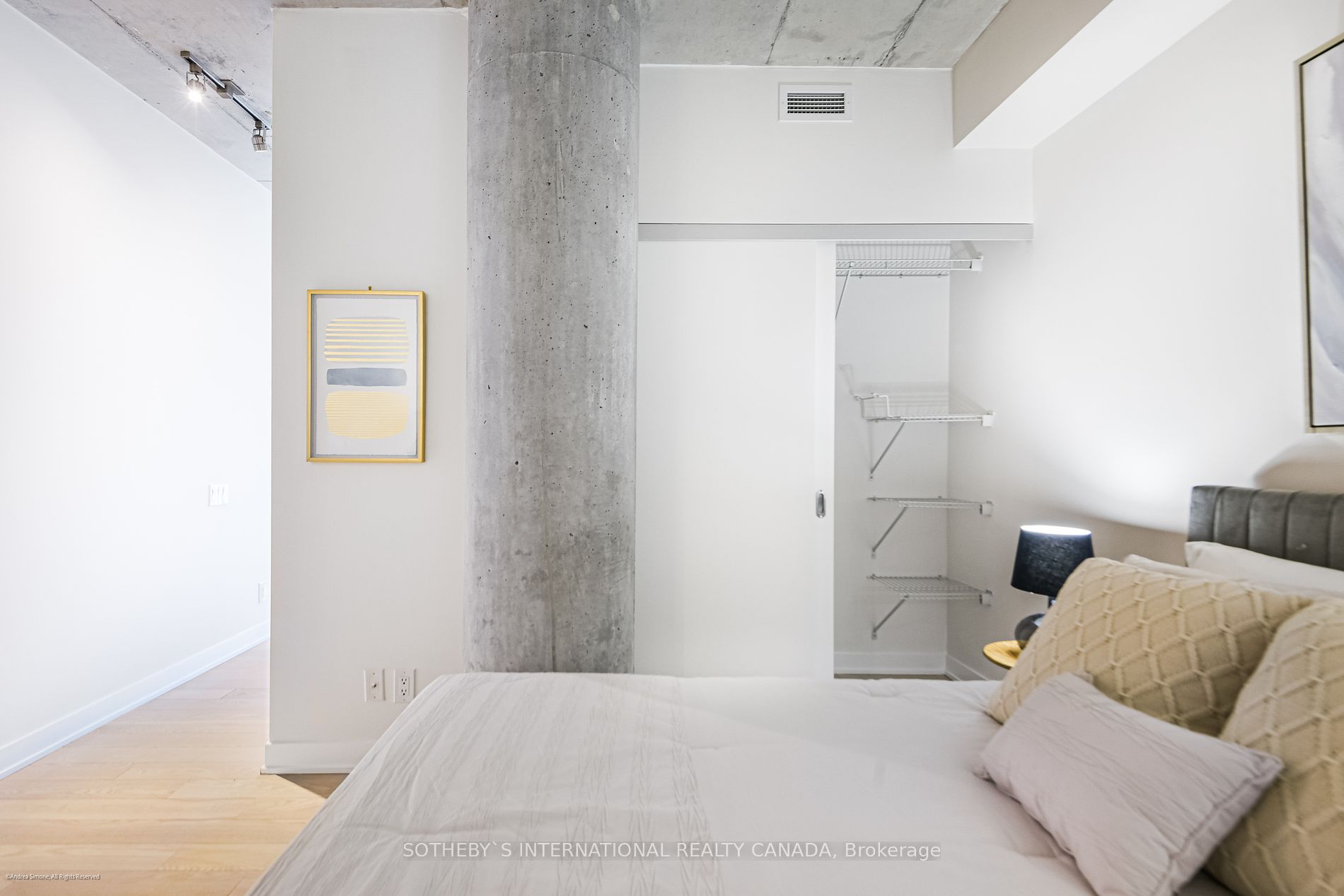 318 King St E, #309