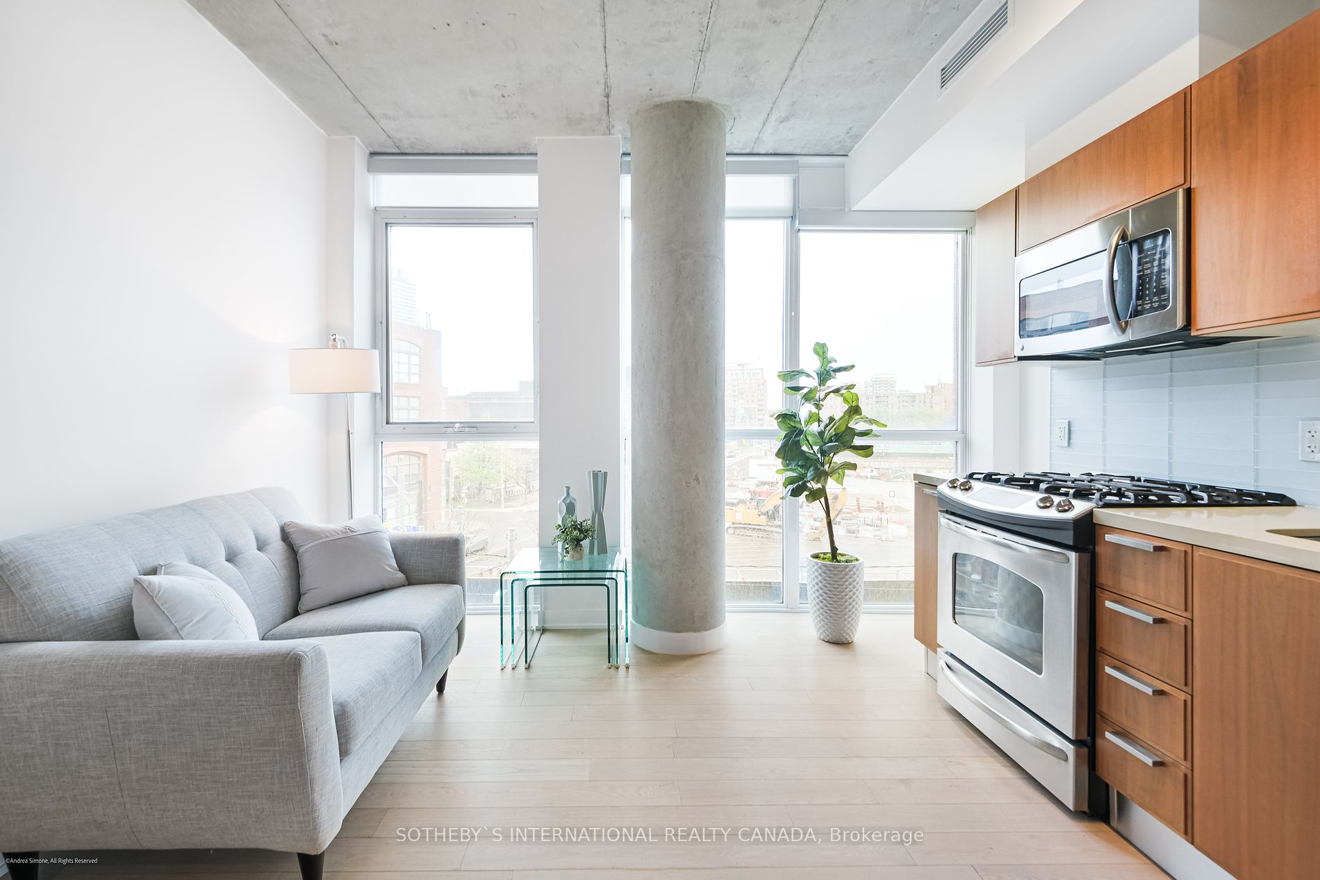 318 King St E, #309