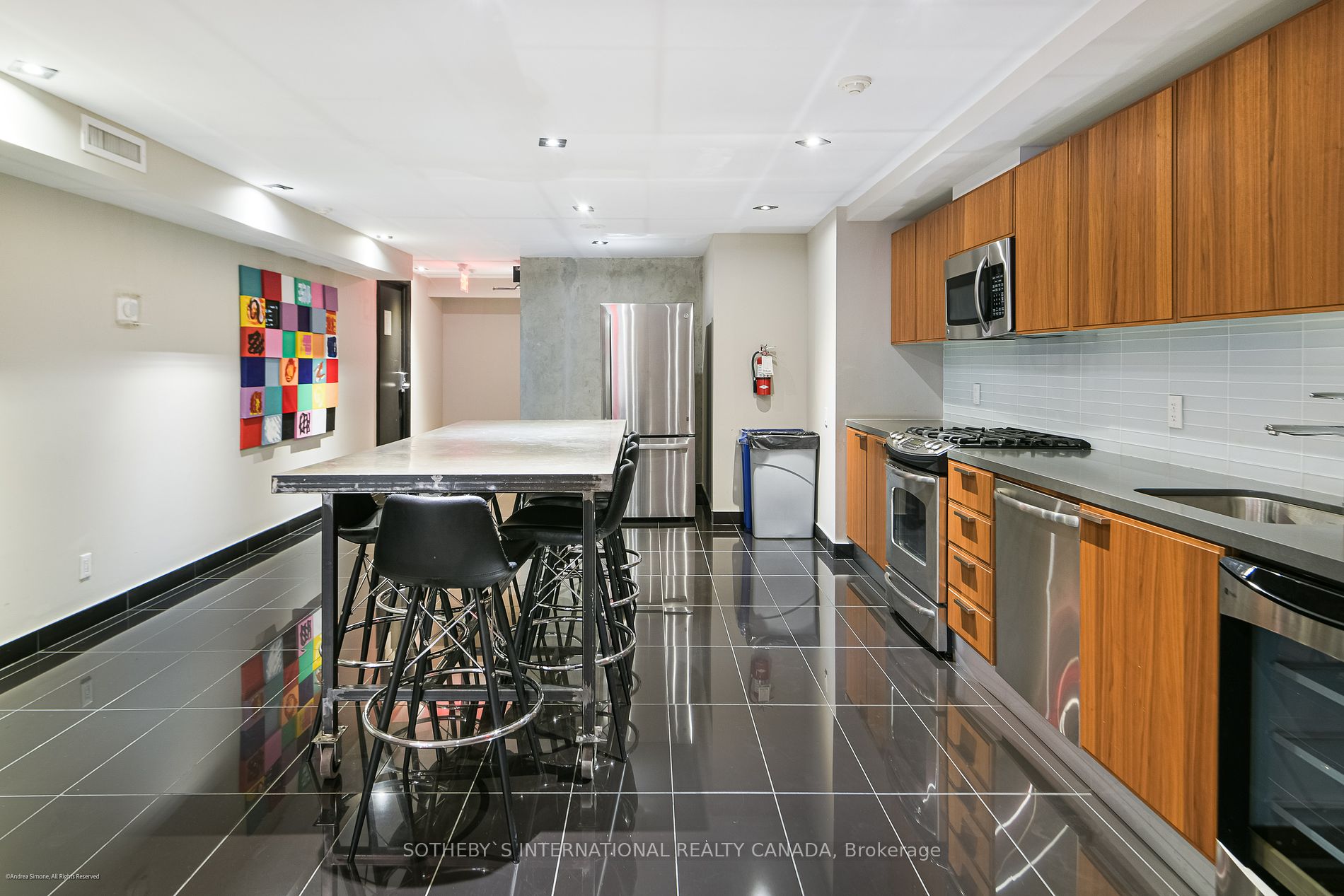 318 King St E, #309